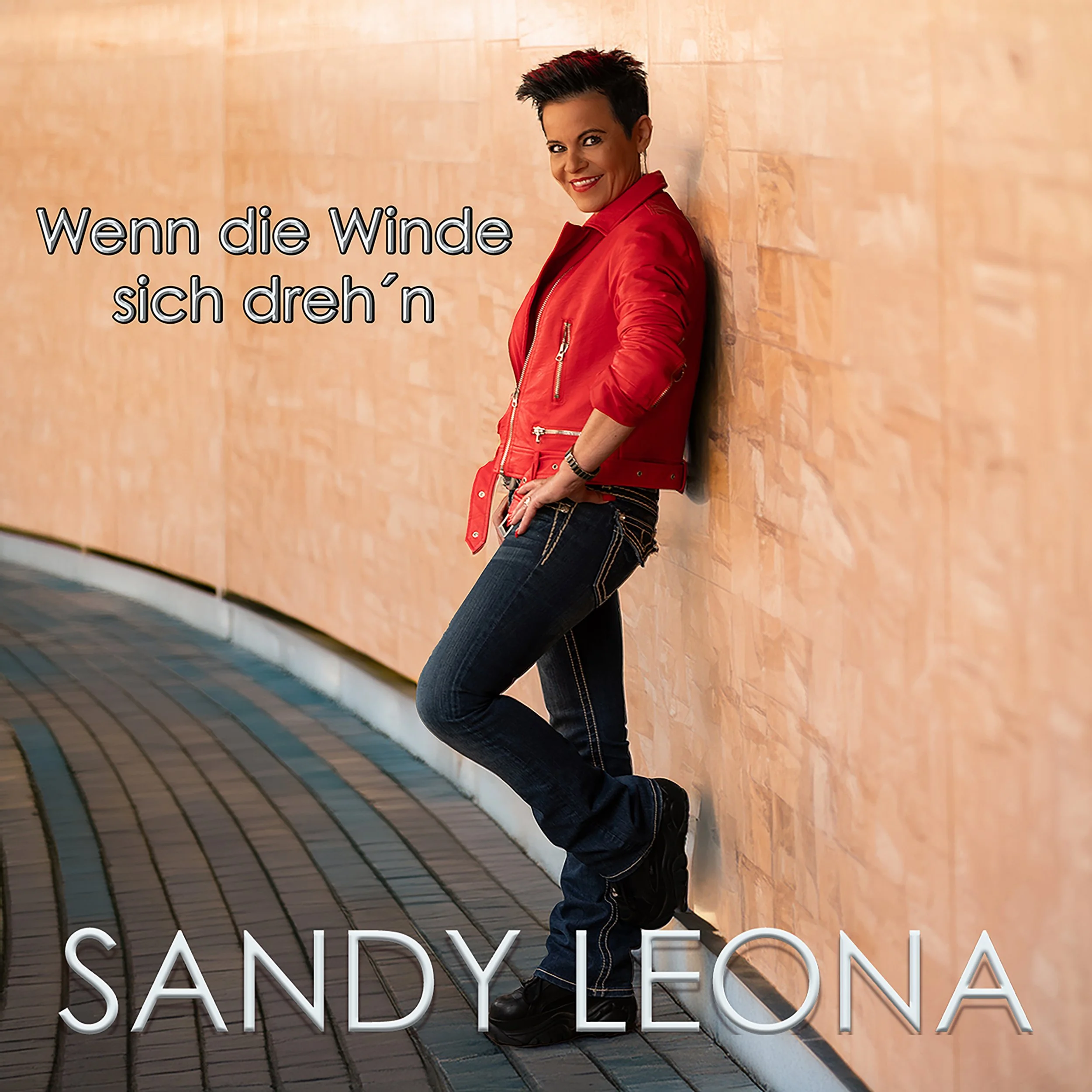 SANDY LEONA mit neuem Sound