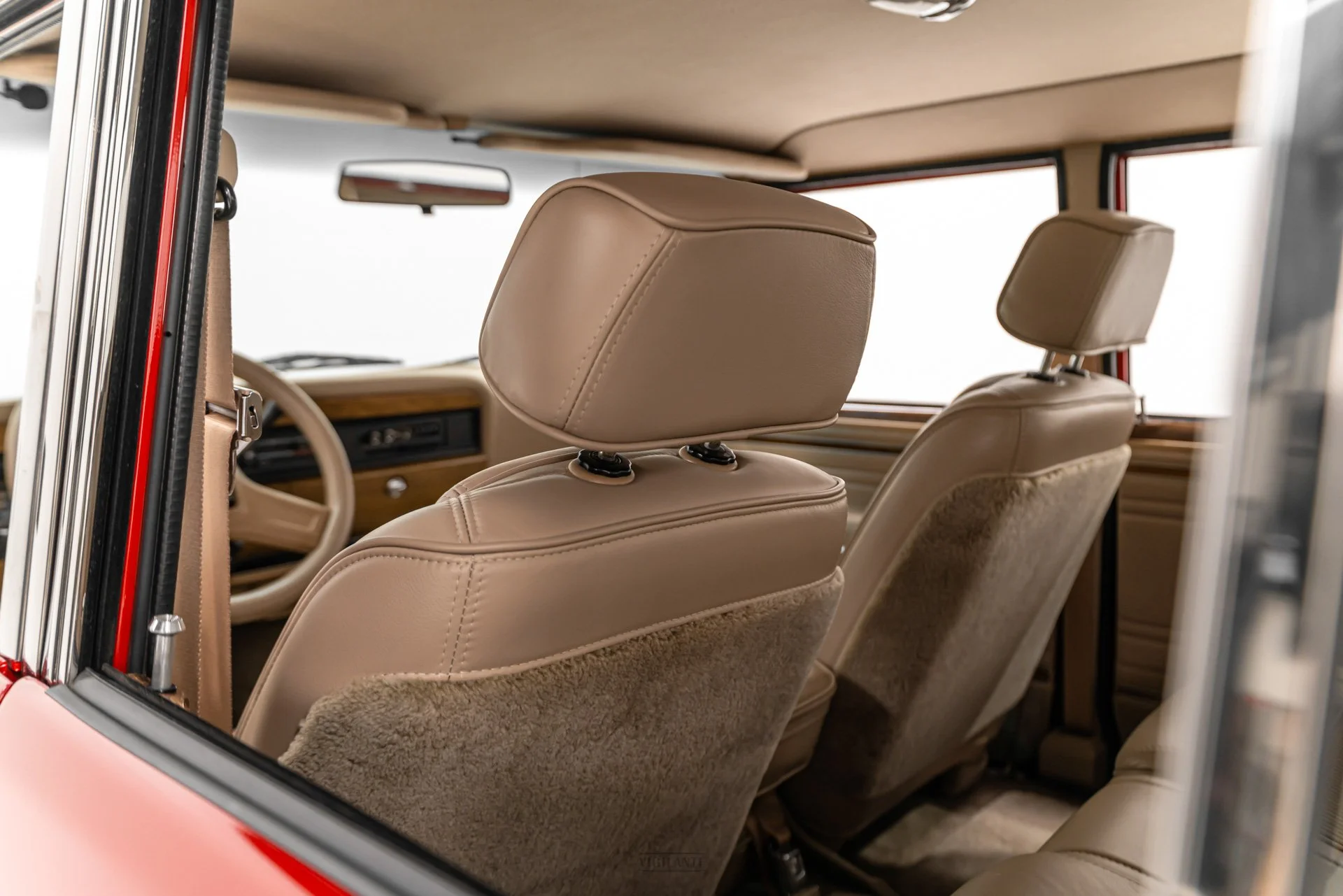 vigilante-jeep-grand-wagoneer--15.jpg