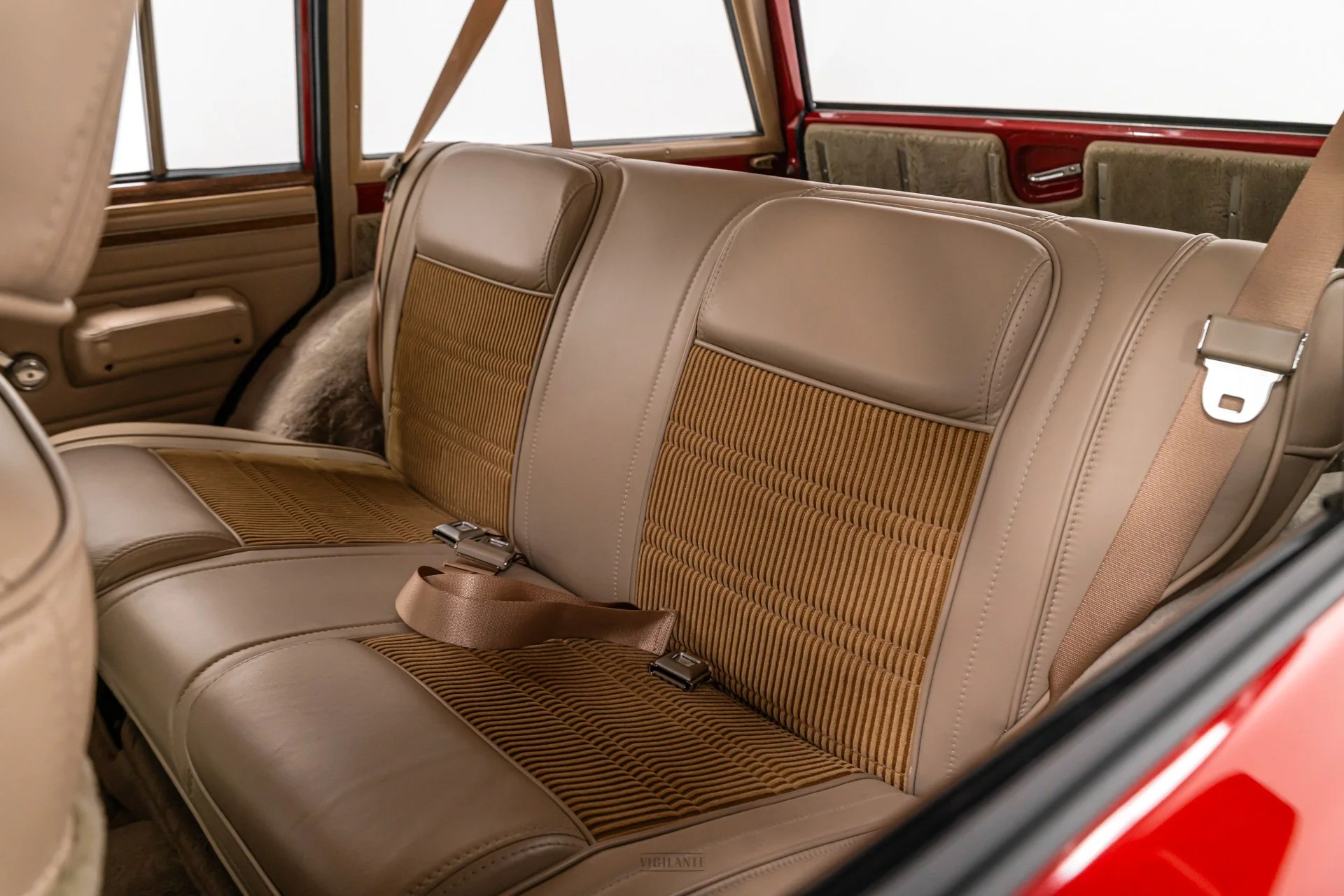 vigilante-jeep-grand-wagoneer--23.jpg