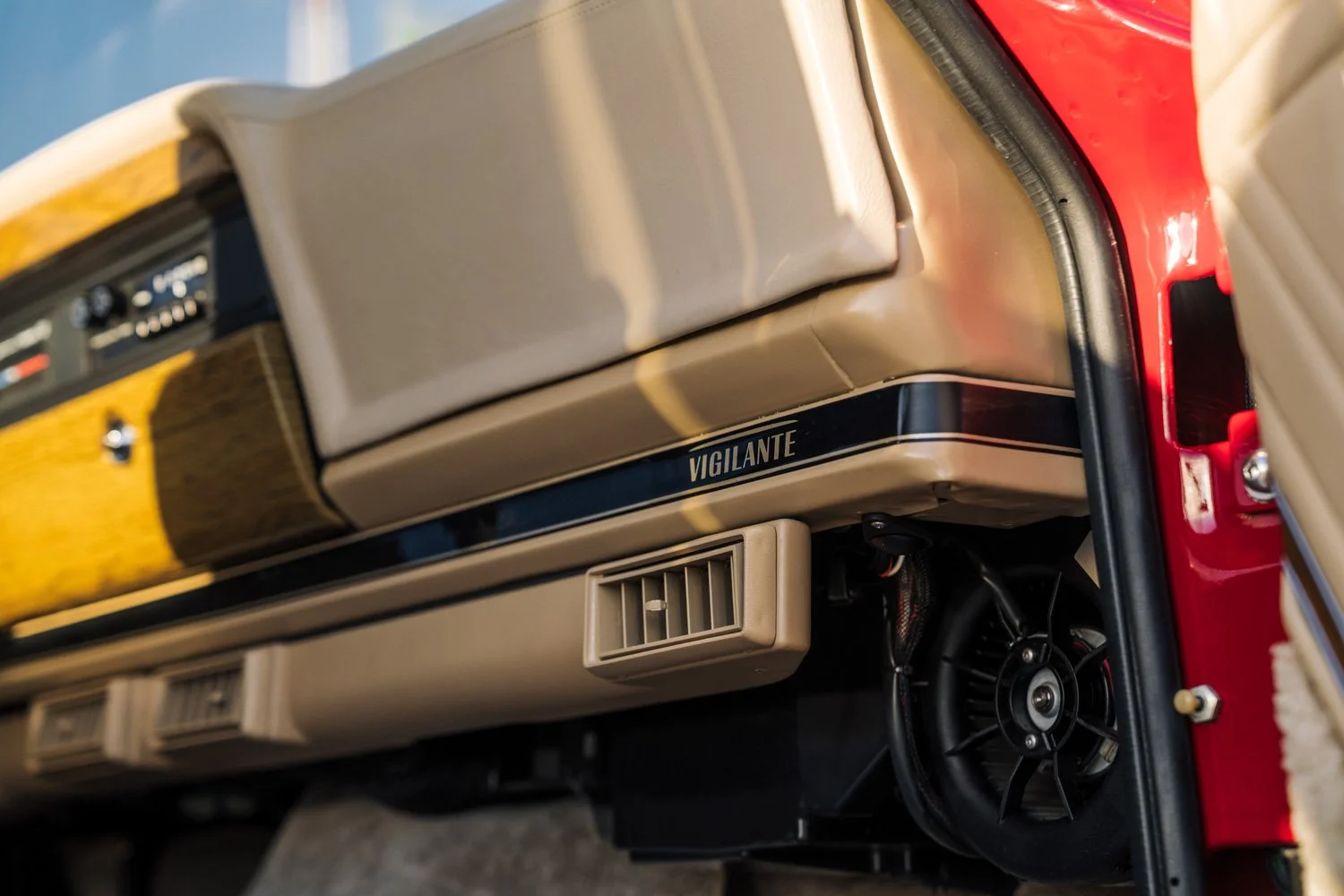 vigilante-jeep-wagoneer-1988--02.jpg