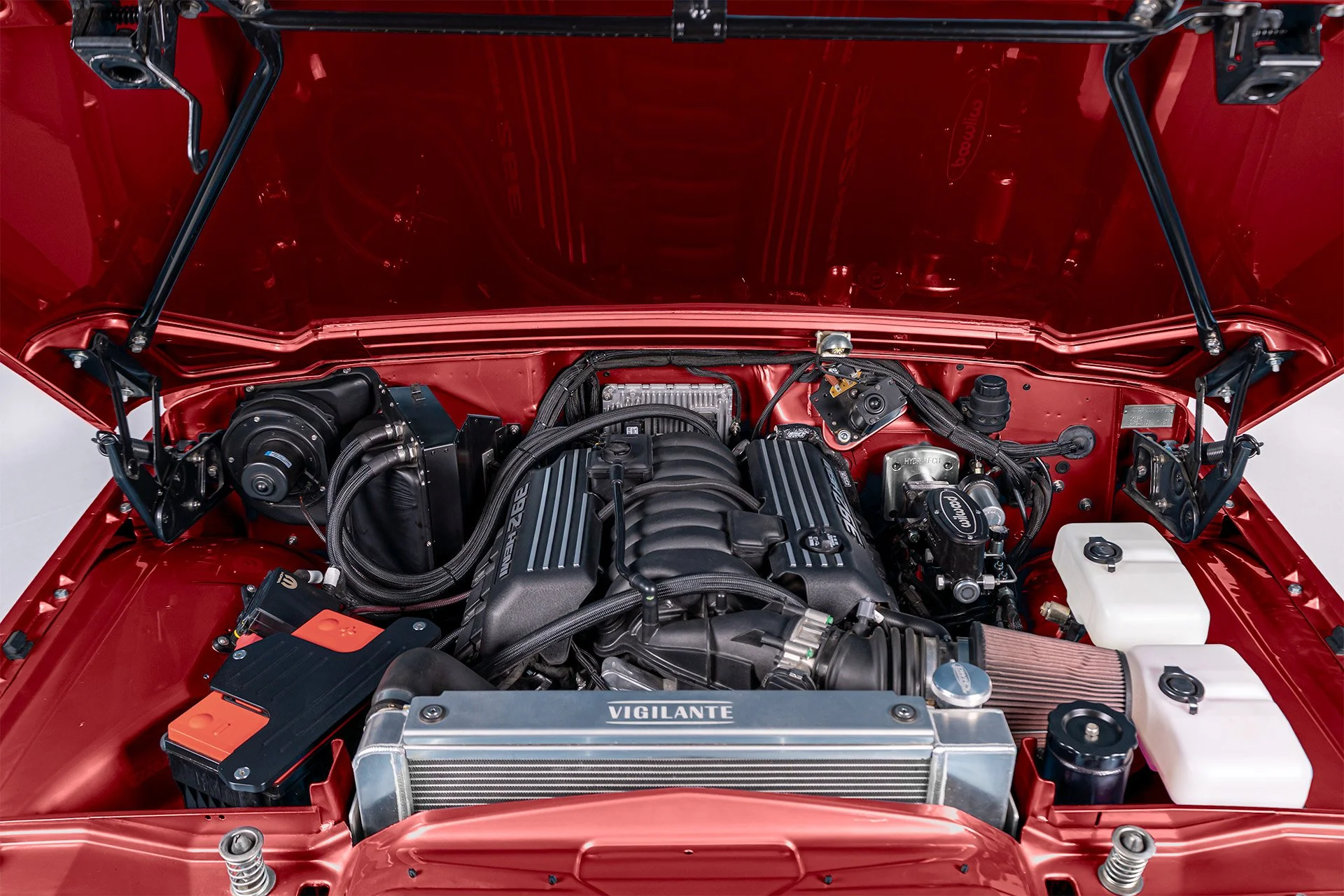 GrandWagoneer_CameraD_Exterior_ColoradoRed.jpg