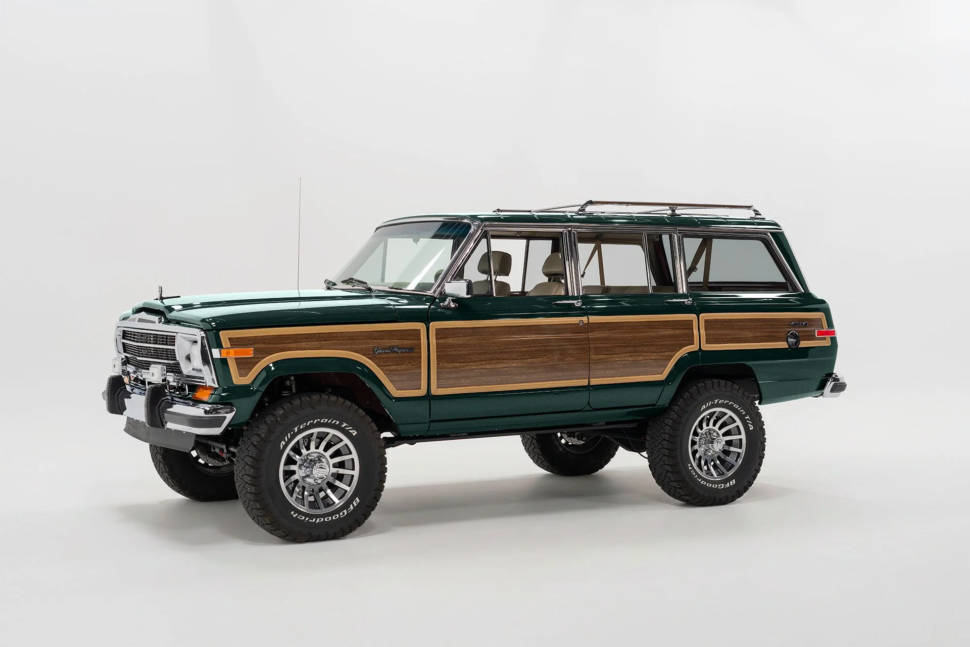 GrandWagoneer_CameraA_Exterior_HunterGreen.jpg