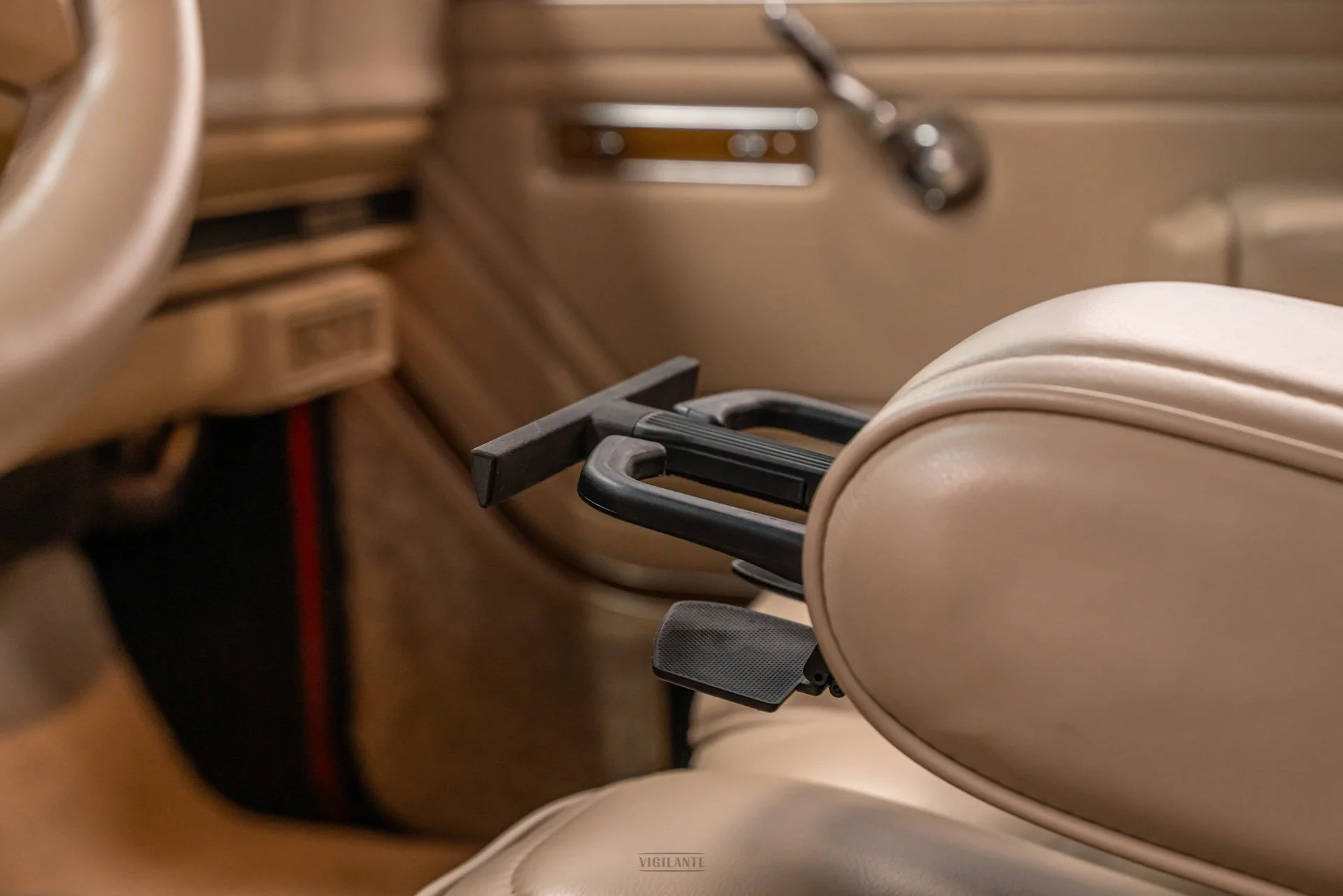 vigilante-jeep-grand-wagoneer--21.jpg