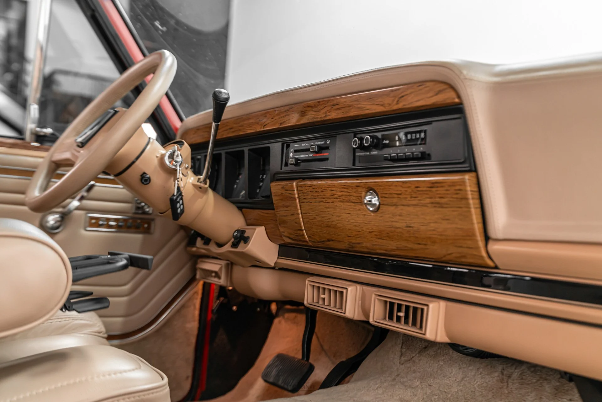 vigilante-jeep-grand-wagoneer--14.jpg