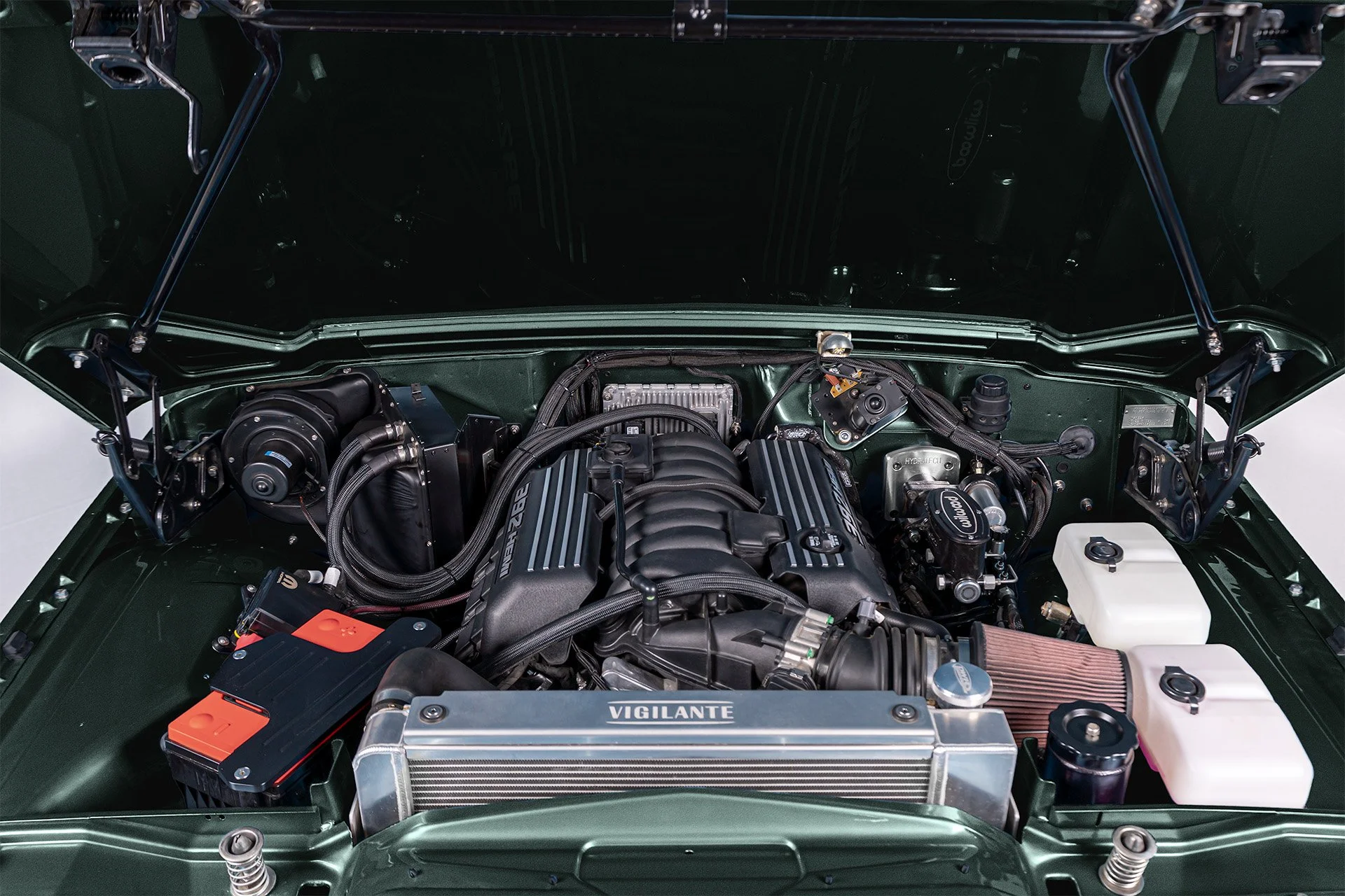 GrandWagoneer_CameraD_Exterior_HunterGreen.jpg