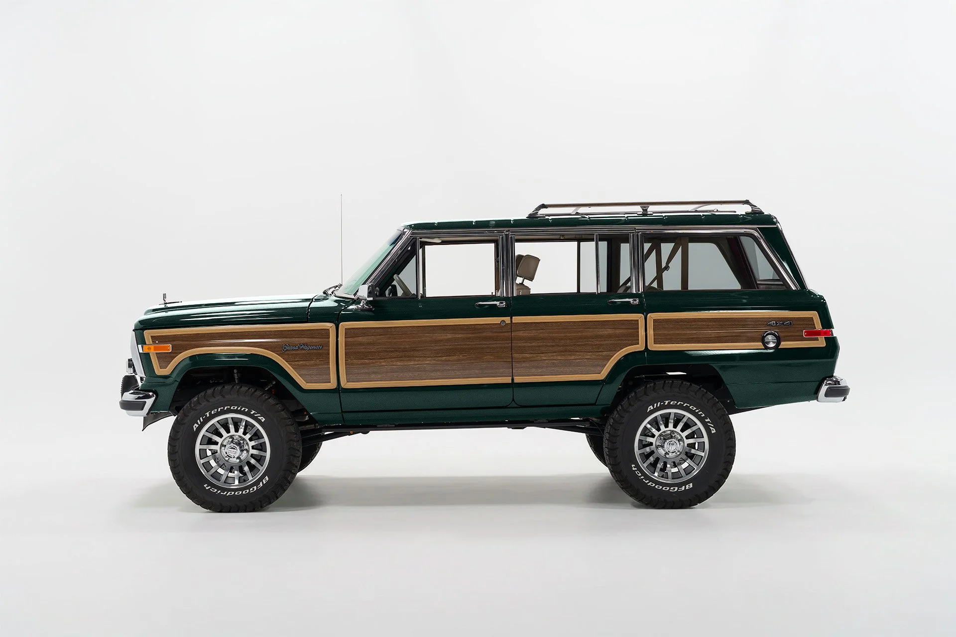 GrandWagoneer_CameraB_Exterior_HunterGreen.jpg