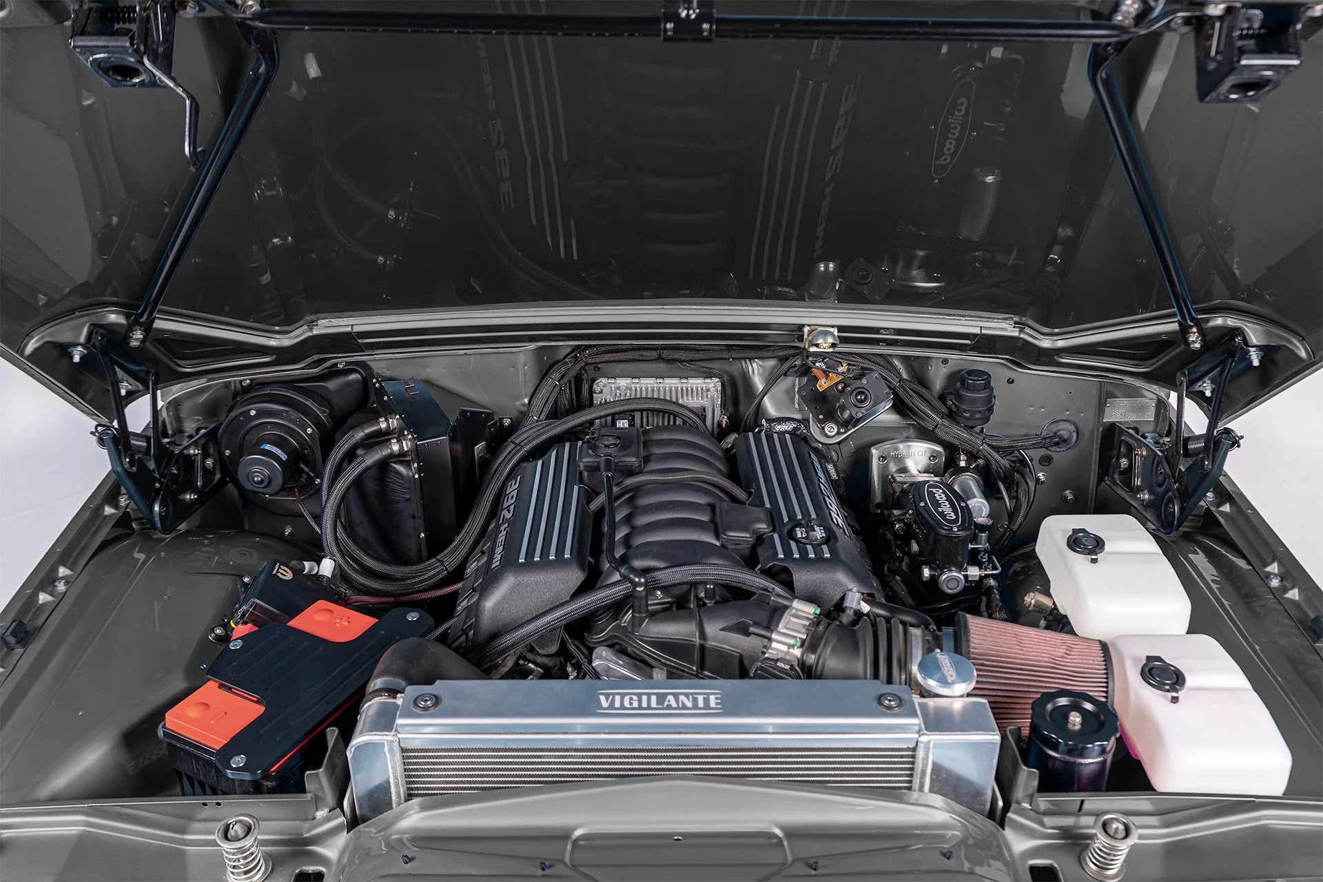 GrandWagoneer_CameraD_Exterior_DoverGrey.jpg