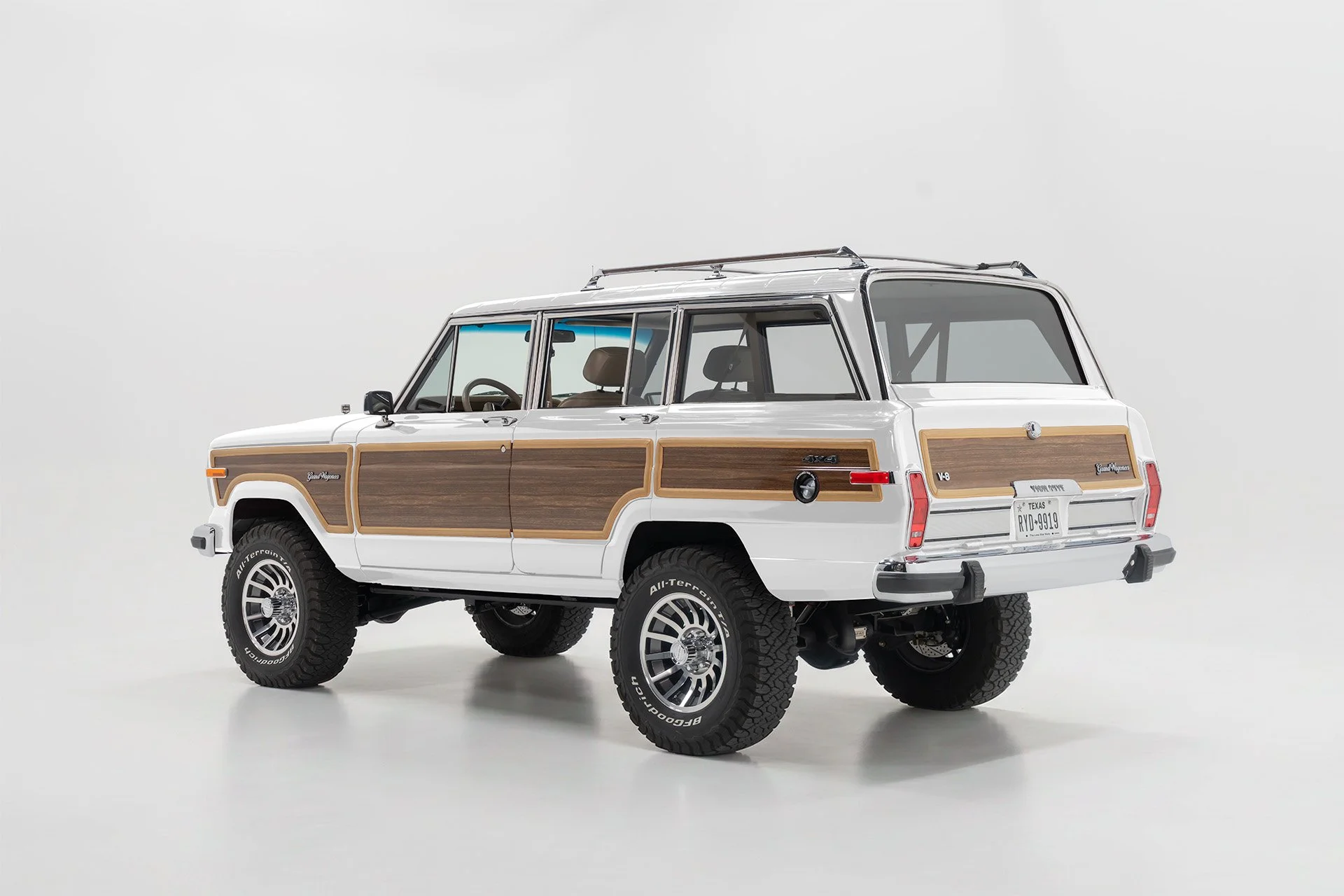 GrandWagoneer_CameraC_Exterior_BrightWhite.jpg