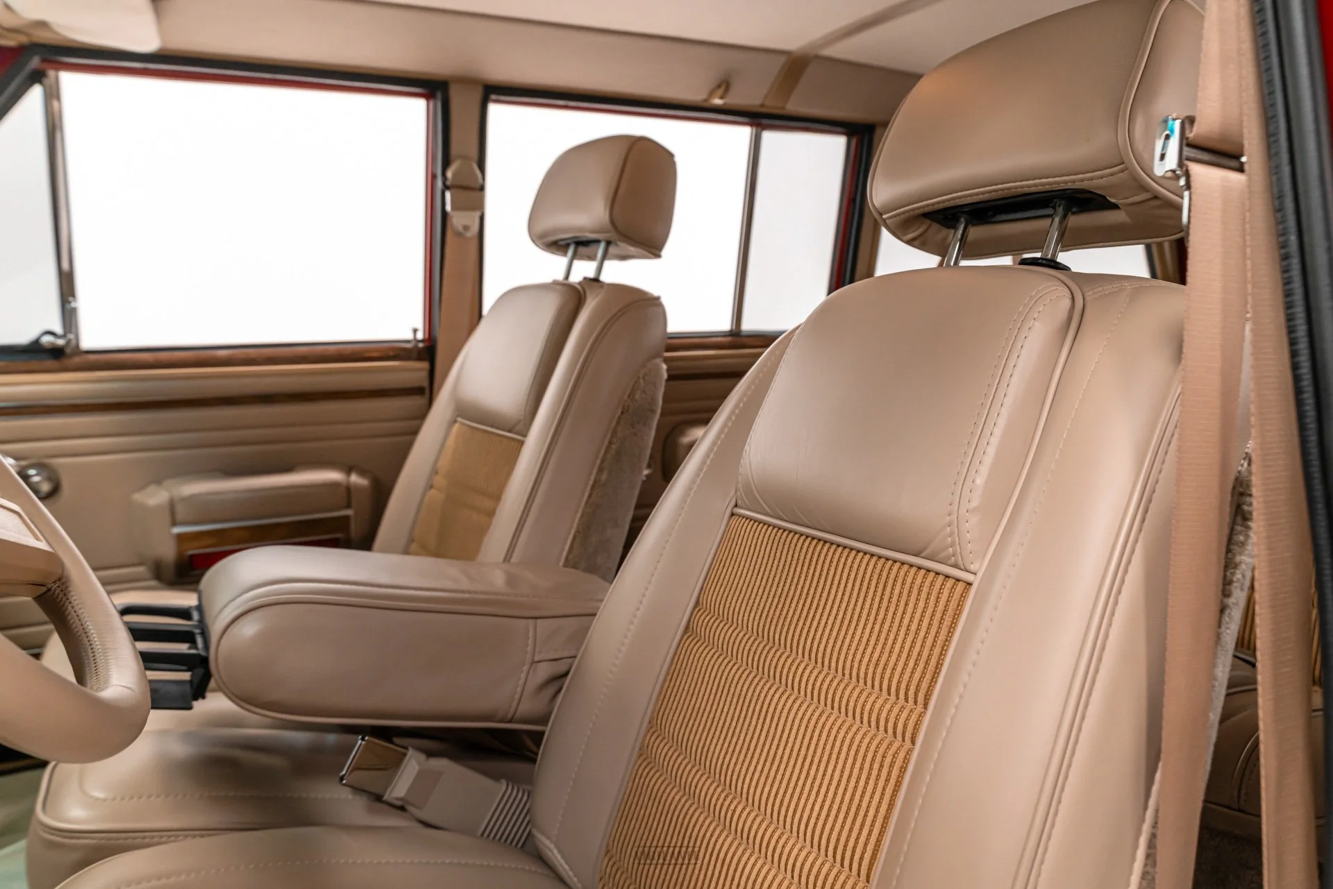 vigilante-jeep-grand-wagoneer--22.jpg