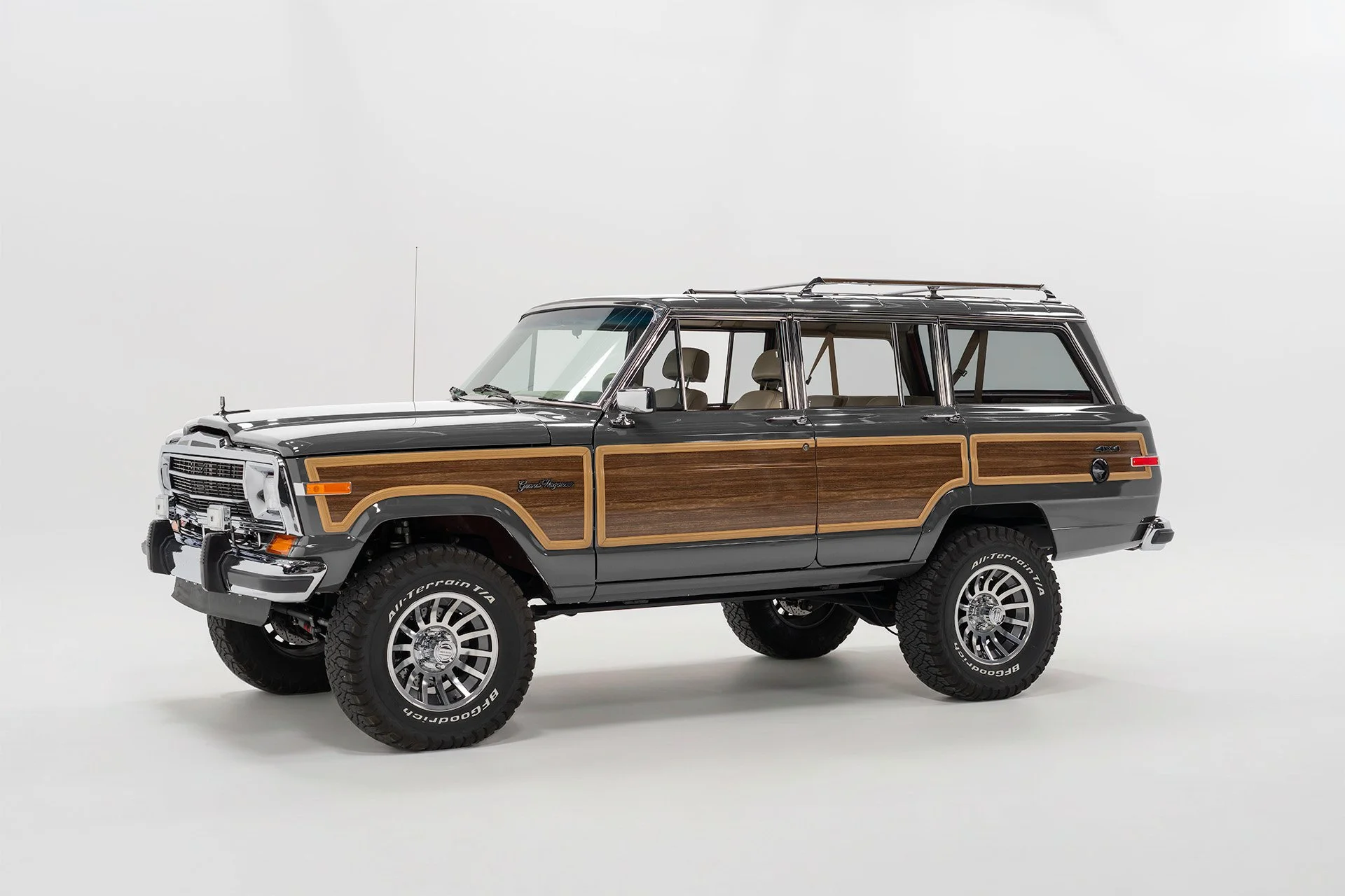 GrandWagoneer_CameraA_Exterior_DoverGrey.jpg