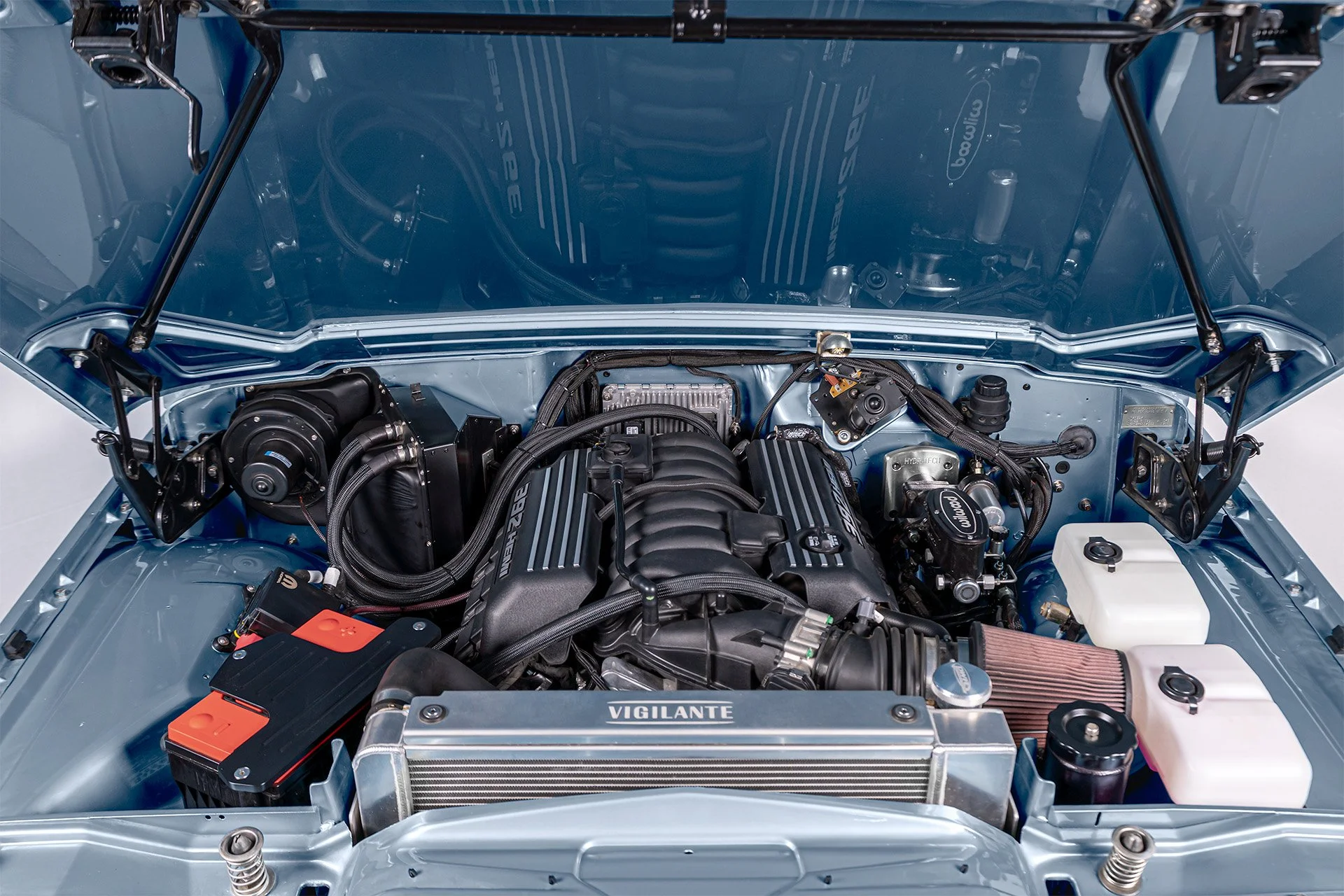 GrandWagoneer_CameraD_Exterior_SpinakerBlue.jpg