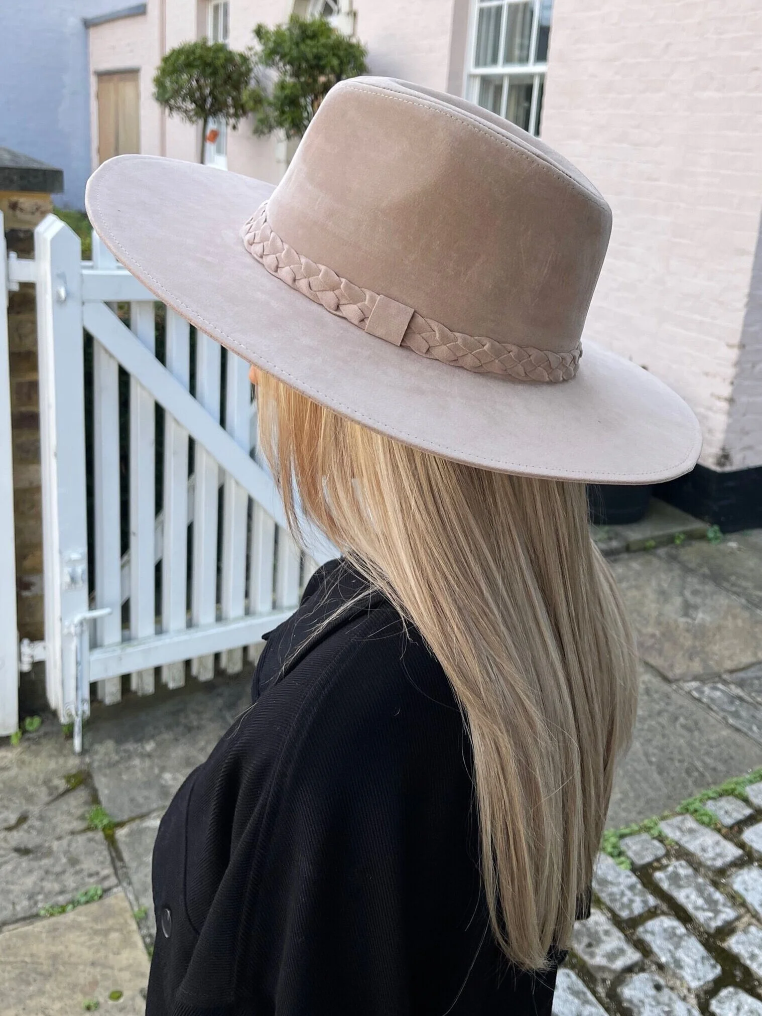 BCD8623C-F761-4BD0-A514-499F035A6A2F