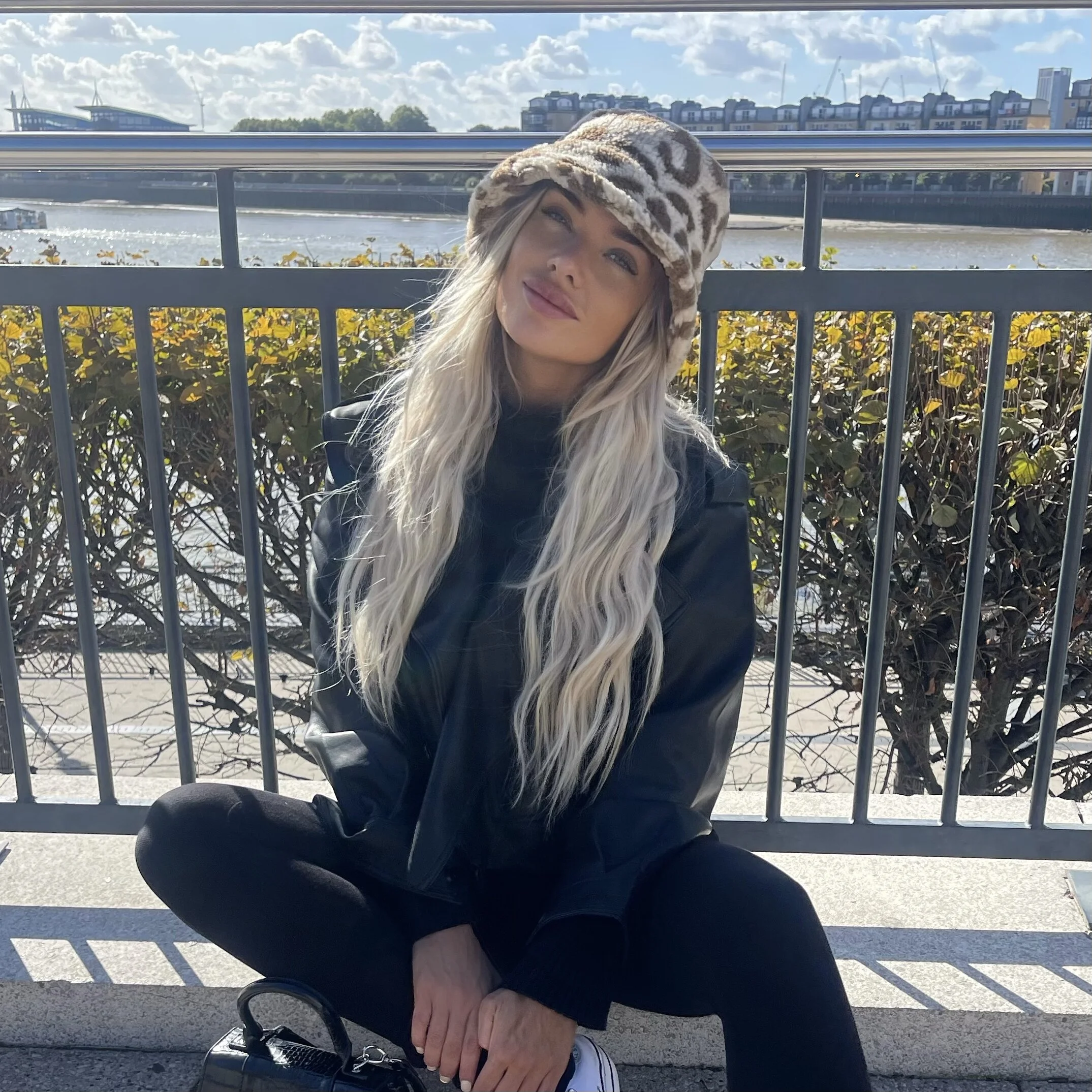 2B9E0812-8A2F-4F45-8D2B-559B991645BE