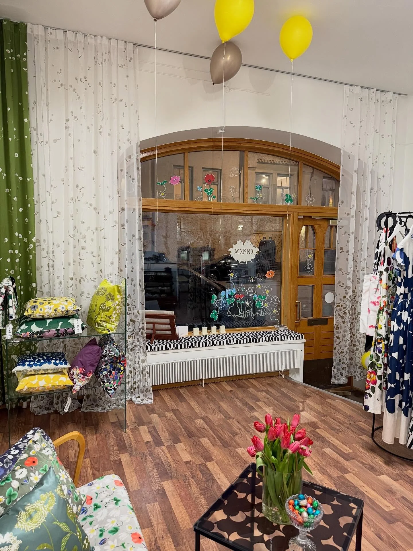 🐣🐰Easter Atelier opening hours🥚🌱
Thu 2.4: 12&ndash;18
Fri 3.4: 12&ndash;17
Sat 4.4: 12&ndash;18
Sun 5.4: 12&ndash;16
Mon 6.4: 12&ndash;18

📍Atelj&eacute; / Boutique Kapteeninkatu 3

At the atelier on Kapteeninkatu, you&rsquo;ll find unique paint