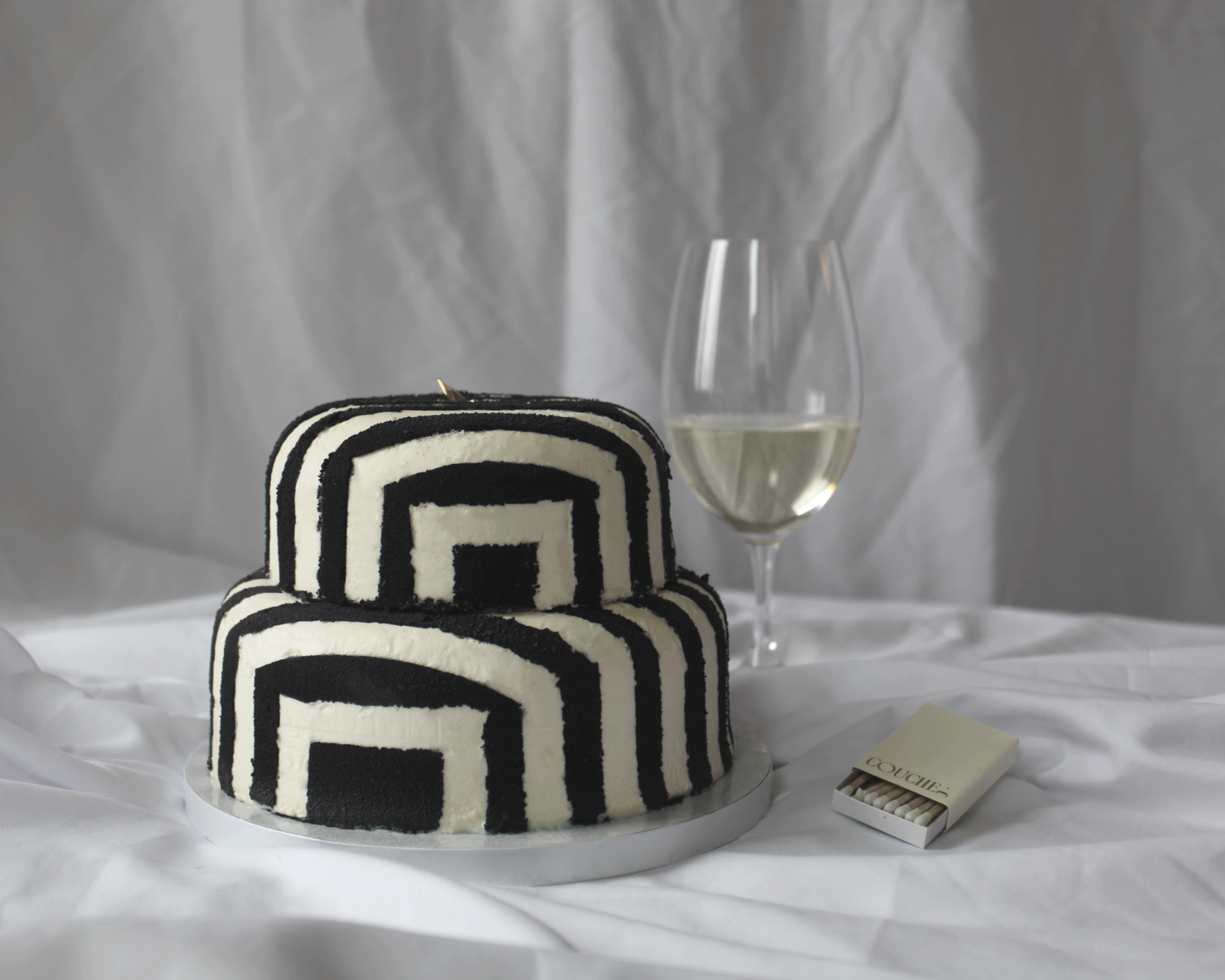 couche+cloche+striped+scene.png