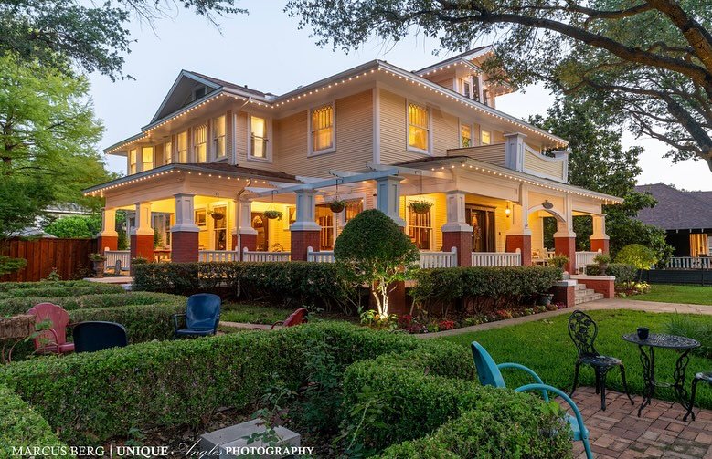 #summerstaycation #pool #bedandbreakfasts #texasbedandbreakfast #rosenhouseinn #stayinnocent #greatstaysoftexas #uniqueanglesphotography