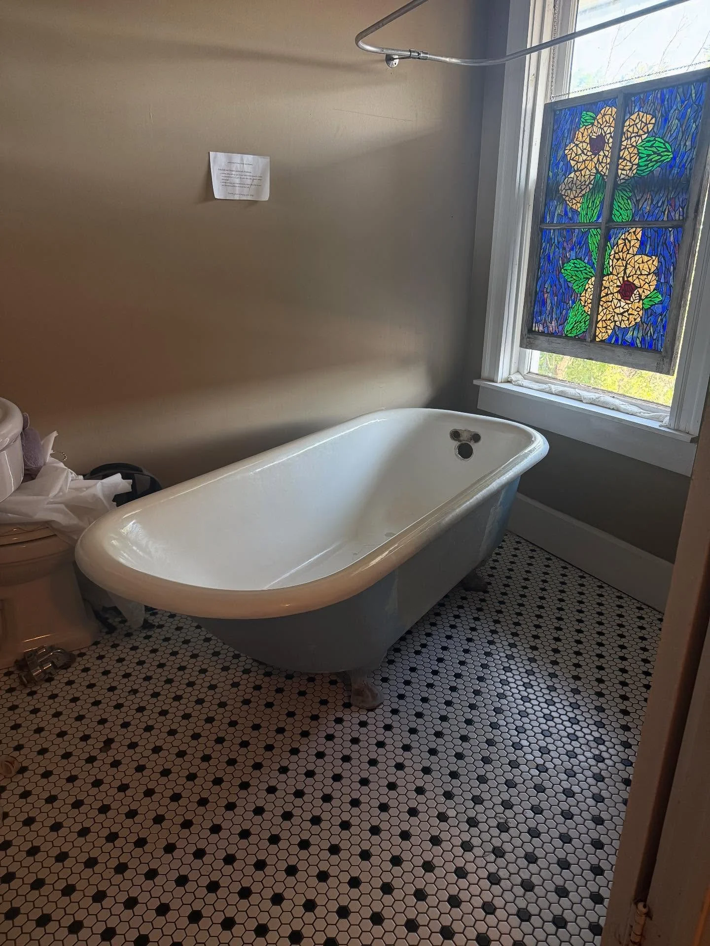 Old to new old tub!  Love it! #shoplocal #oldhomesupplyfortworth #rosenhouseinn #stayinn #visitfortworth #greatstaysoftexas