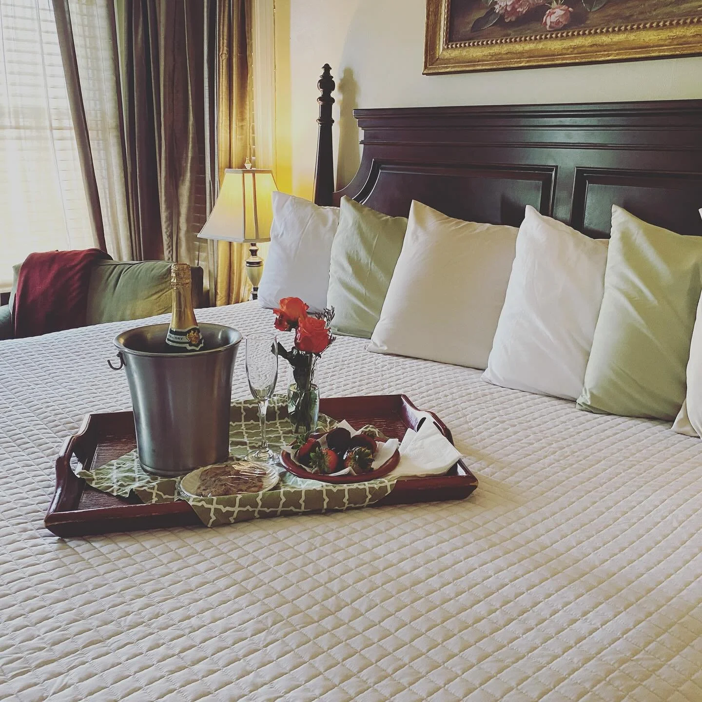 One room open October 11th -13th. #visitfortworth #nearsouthsidefw #artsgoggle2025 #stayinn #bedandbreakfasttexas #greatstaysoftexas