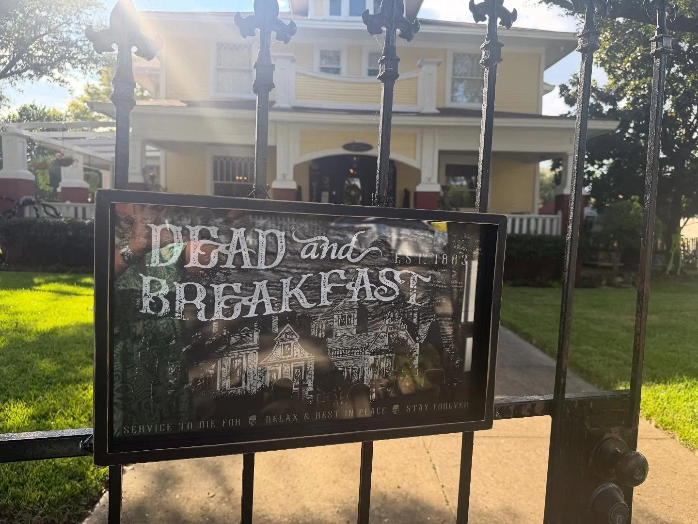 Halloween at the Inn #visitfortworth #nearsouthsidefw #greatstaysoftexas #texasbedandbreakfast #rosenhouseinn
