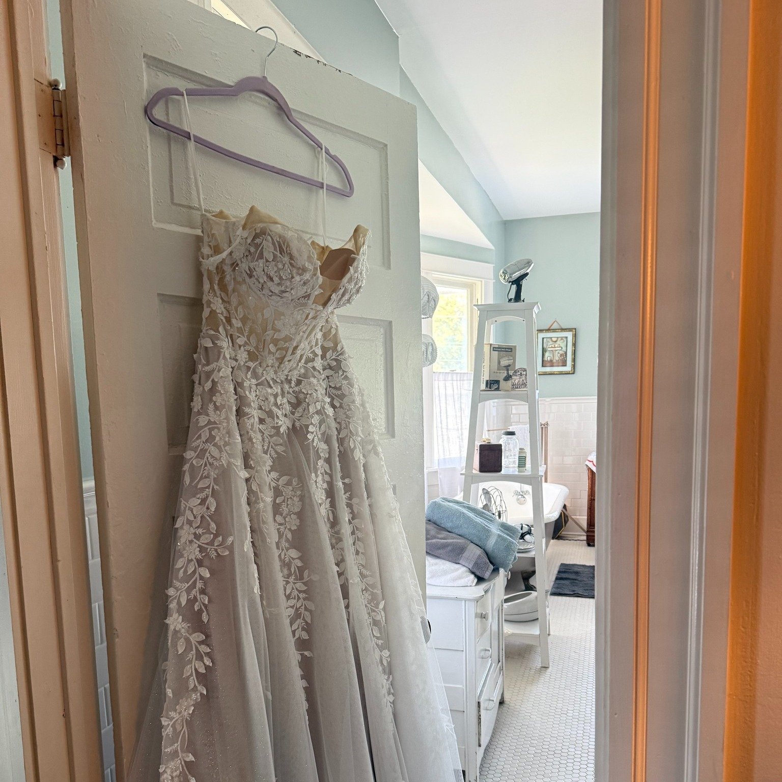 Happy Holiday! 🎄 What an incredible year it has been at Rosen House Inn! We&rsquo;ve had the honor of being part of so many special moments in our guests' lives. This year, we welcomed a bride 💐 preparing for her big day, grandparents 👶🏻 meeting 