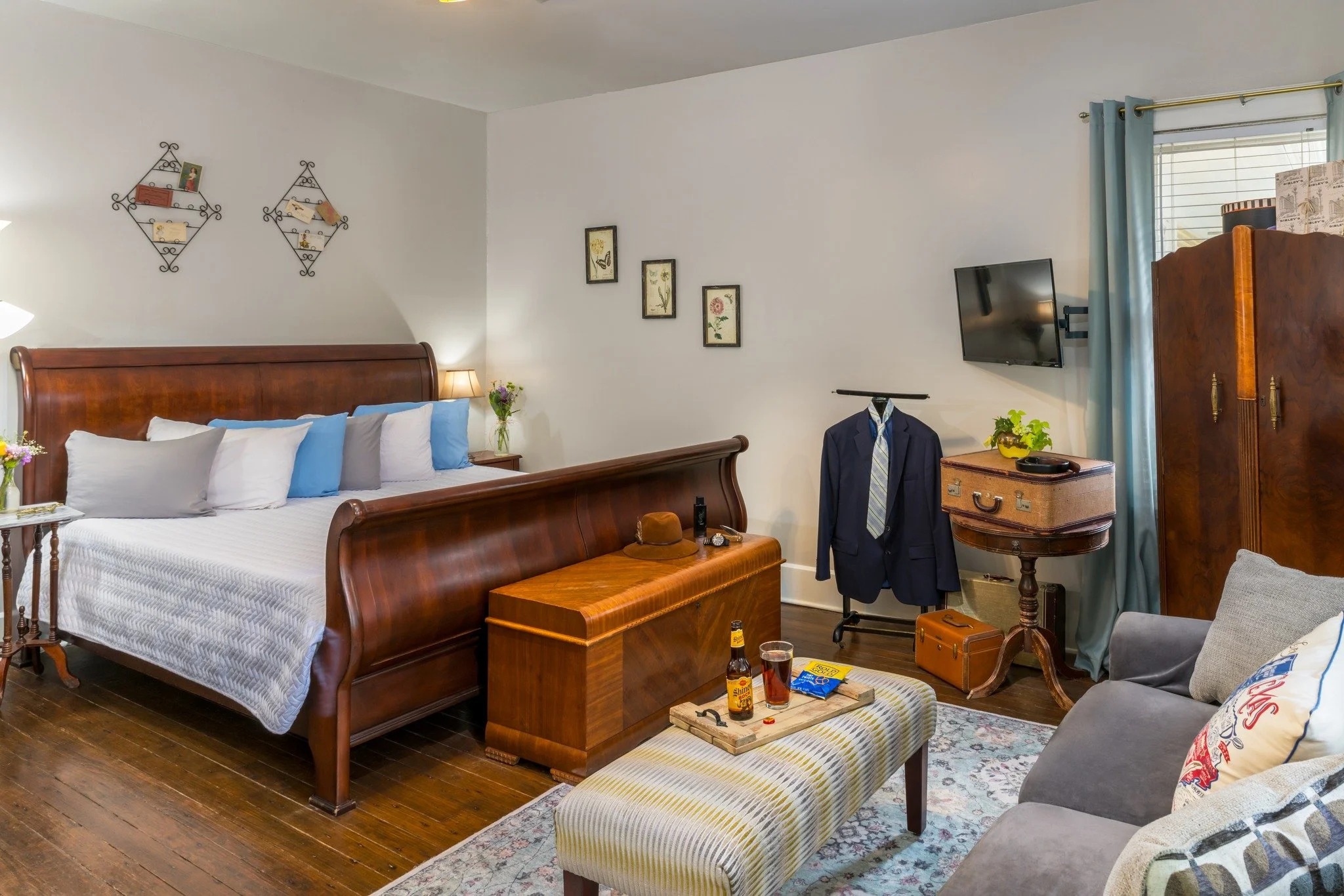 Our room opening is your opportunity to weather the storm in comfort! 🌧️🏡
We&rsquo;ve had a last-minute cancellation for this weekend, meaning the beautiful Fairmont Suite is now available for a lucky guest.
With stormy weather in the forecast, the