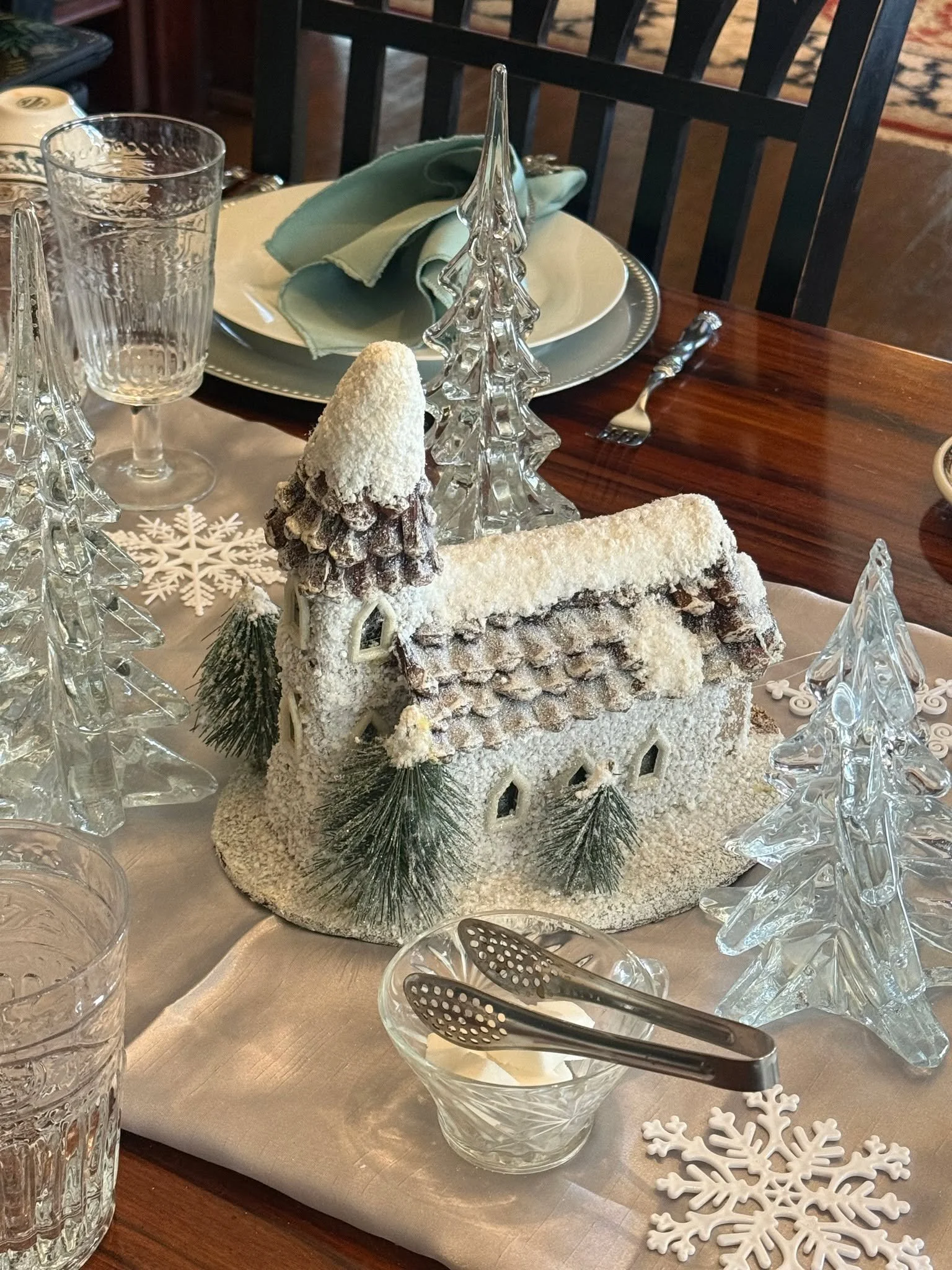 🏡🌟 Behind the scenes at Rosen House Inn! Winter prep is in full swing, and we&rsquo;re making sure everything is ready for your perfect stay. Warm, cozy vibes are waiting for you this season! Book your #WinterGetaway now and see why we&rsquo;re you