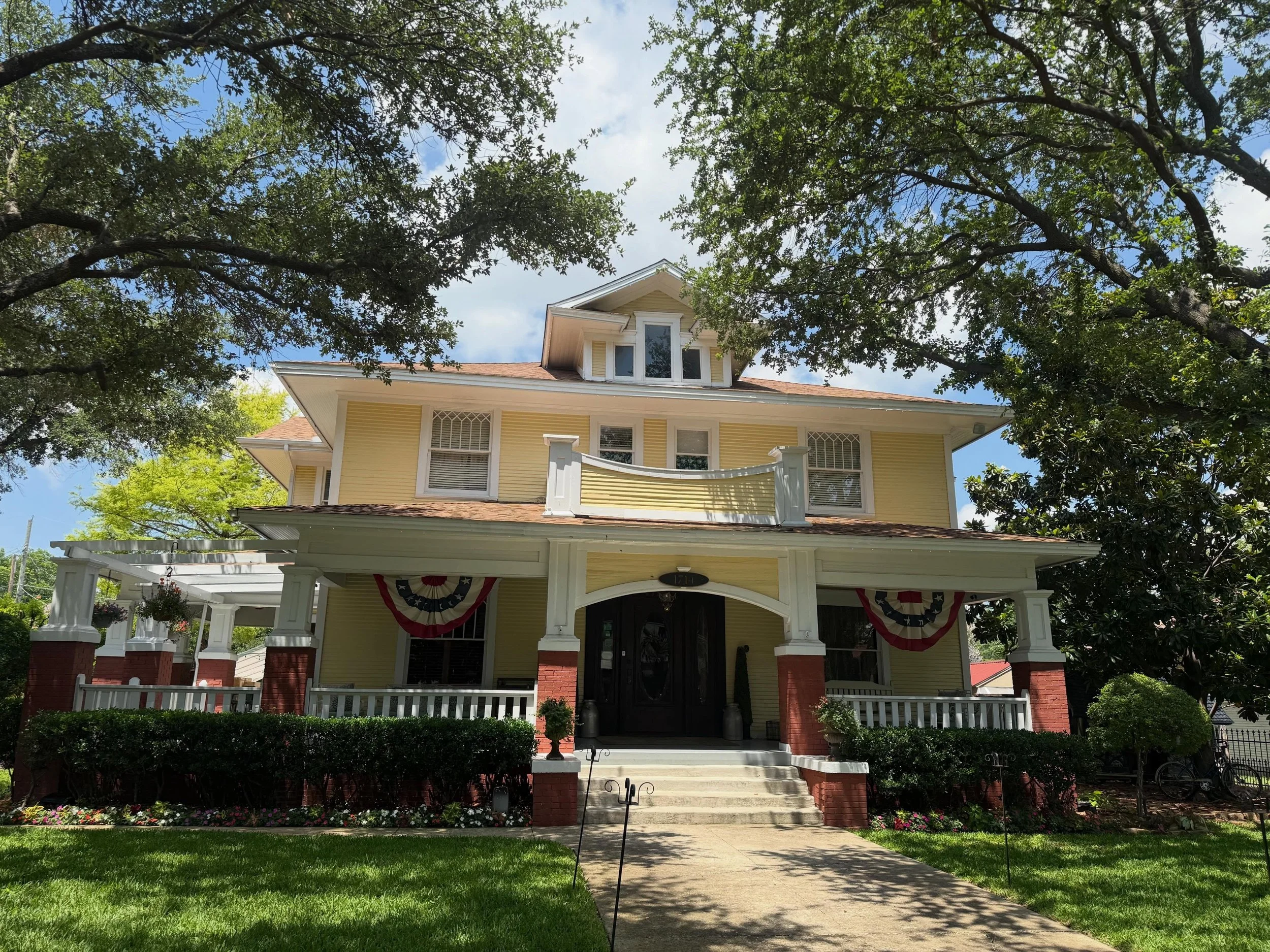 Memorial Day #rosenhouseinn #bedandbreakfasts #visitfortworth #stayinn