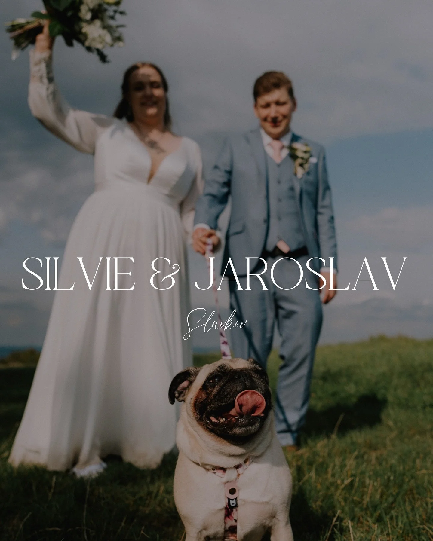 Svatebn&iacute; sezona pro mě je&scaron;tě nekonč&iacute; &ndash; v prosinci mě ček&aacute; jedna posledn&iacute; svatba.
Ale už teď, když sed&iacute;m u fotek a proj&iacute;žd&iacute;m disky, mi doch&aacute;z&iacute;, jak &scaron;&iacute;leně nabit&