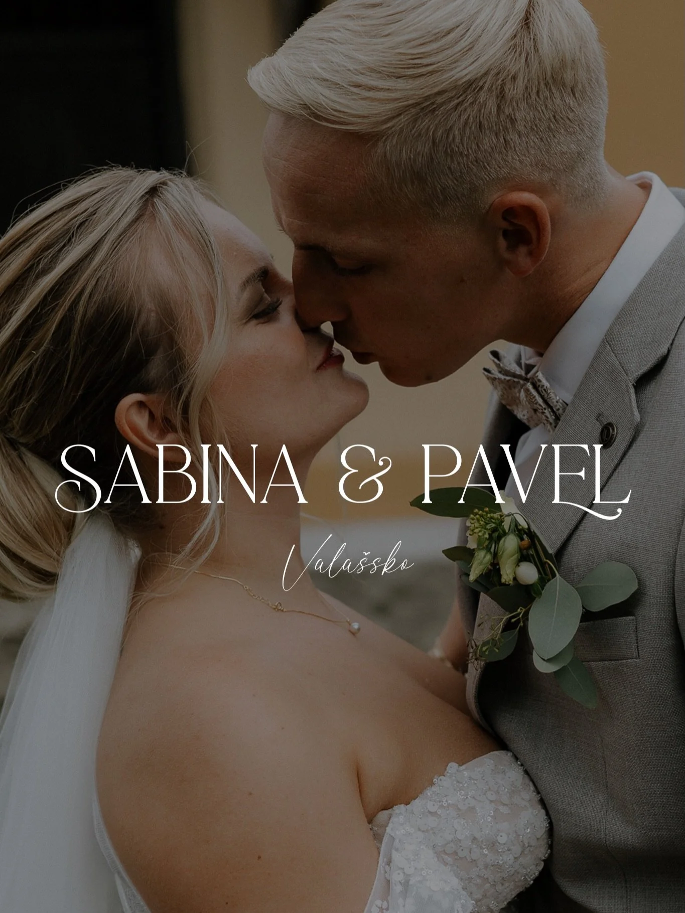 Když se řekne energie, vybav&iacute; se mi Sabča a Pavel. ✨ Tenhle svatebn&iacute; den byl prostě j&iacute;zda. P&aacute;rty od r&aacute;na do r&aacute;na, sm&iacute;ch a tanec bez jedin&eacute;ho zastaven&iacute;. Upř&iacute;mně? Je&scaron;tě teď tu