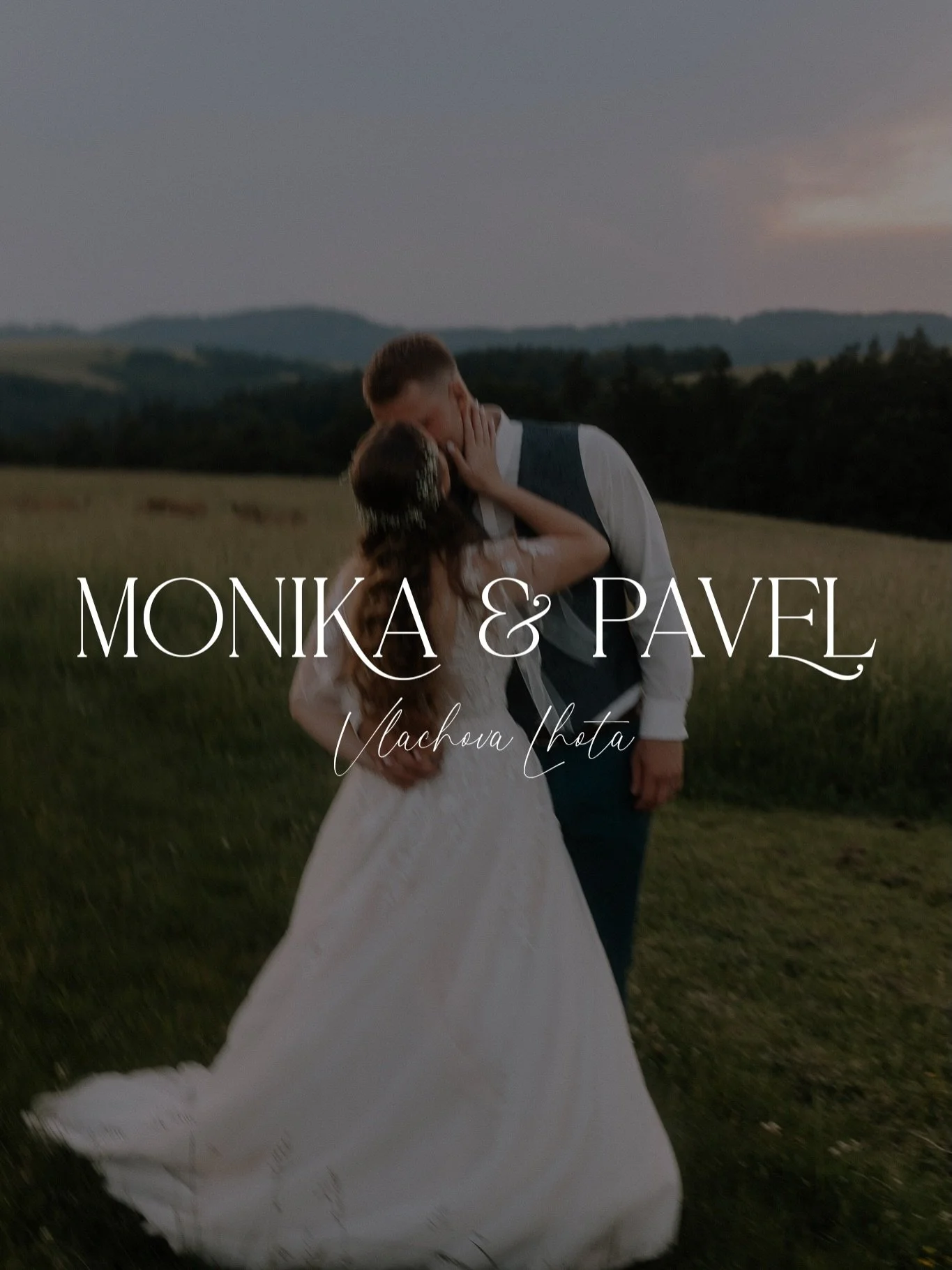 wild.
soft.
real.

L&eacute;to.
Proch&aacute;zka.
Sm&iacute;ch.
Monča &amp; Pavel