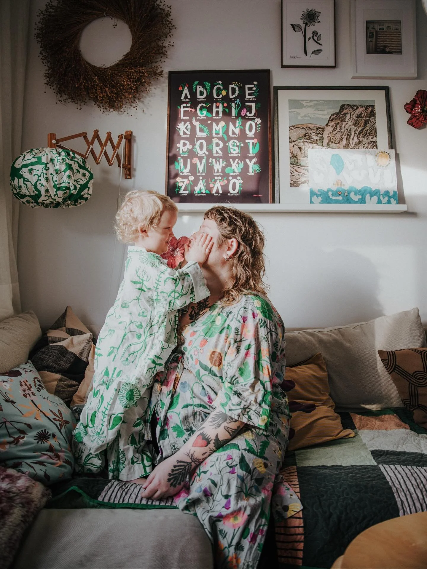 Idag kom @fotografjuliamoon och tog kort p&aring; mig och min lilla k&auml;rlek. Tack! ❤️

Gl&ouml;m inte sl&auml;ppet ikv&auml;ll! Tv&aring; timmar kvar. Puss!