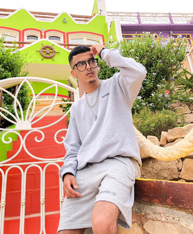 Mohamed Akhabar model v shades sunglasses tech 5.JPG