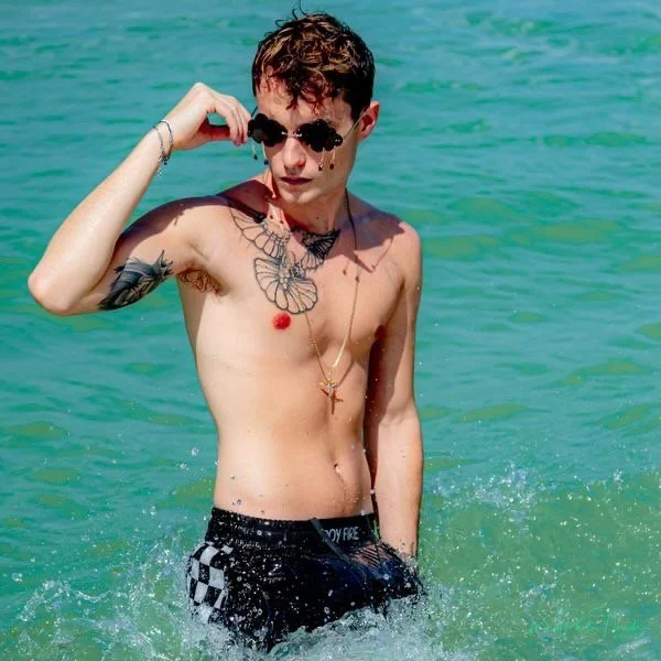 &lsquo;Daydream&rsquo; by #VSHADES 📸: @chancellorzboyz @realphotosflorida