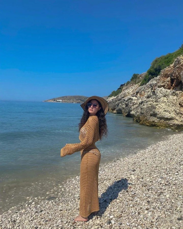 Erida Hoxha wearing 'Chic' Fashion Chain Arm #Sunglasses by #VSHADES 📸@_era.hoxha_ #Model #Fashion #Eyewear