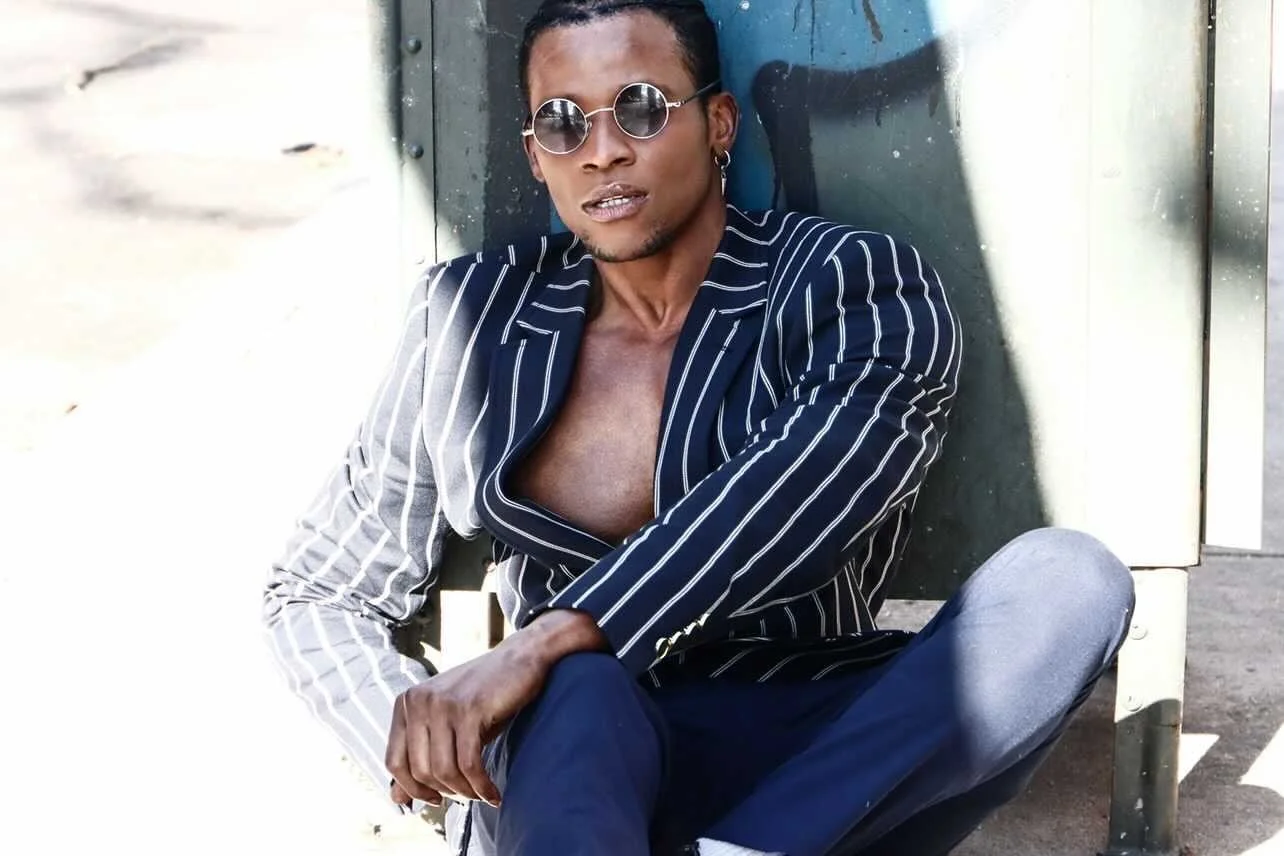 Rony Augustin model v shades sunglasses round lennon crush 4.JPG