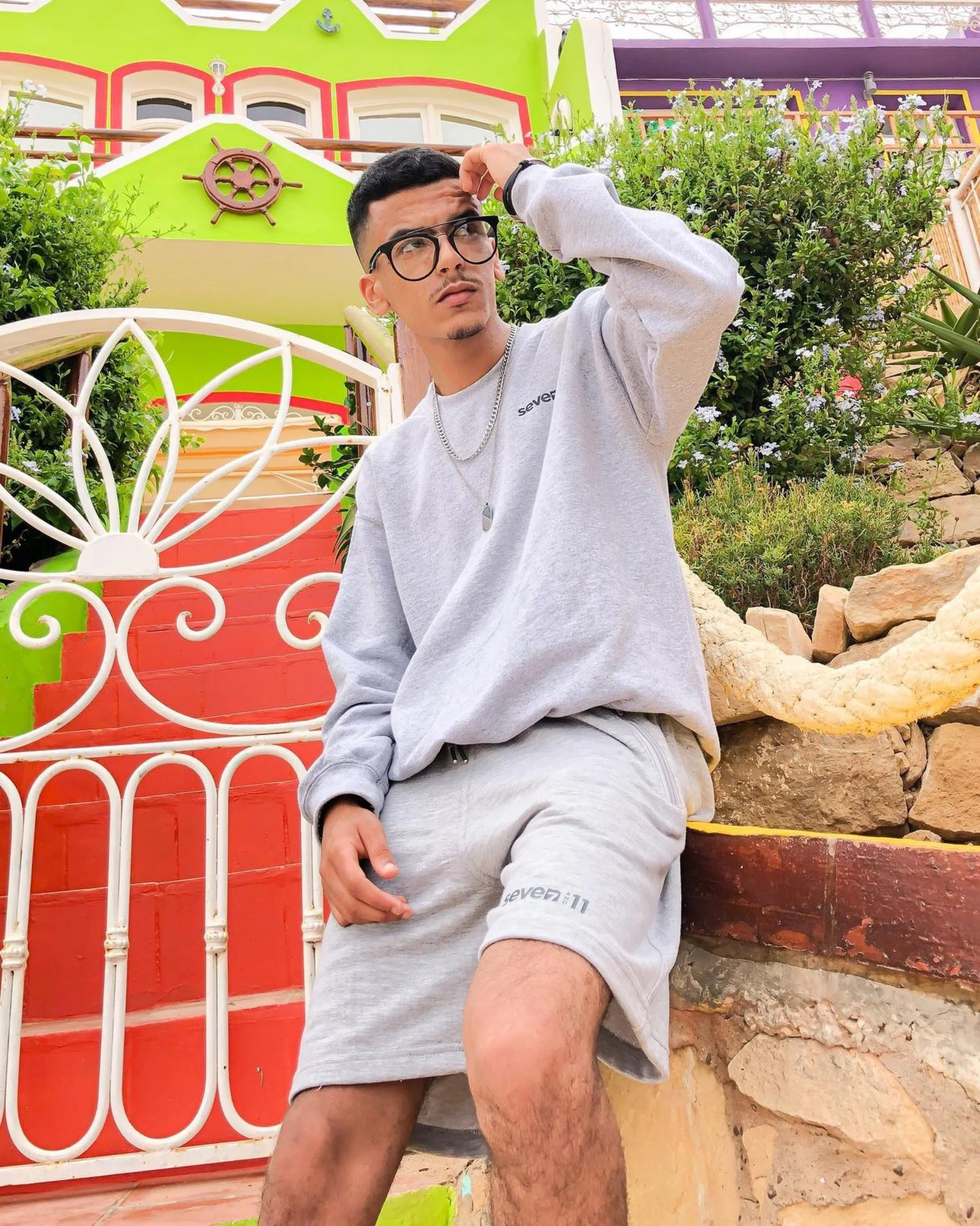 Mohamed Akhabar model v shades sunglasses tech 2.JPG