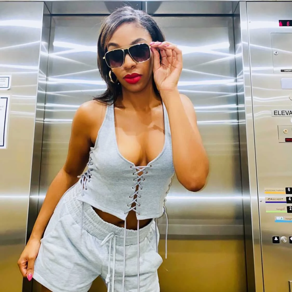 Monica Fitzpatrick Fashion Model V Shades Sunglasses Signature 01 aviator 5.JPG