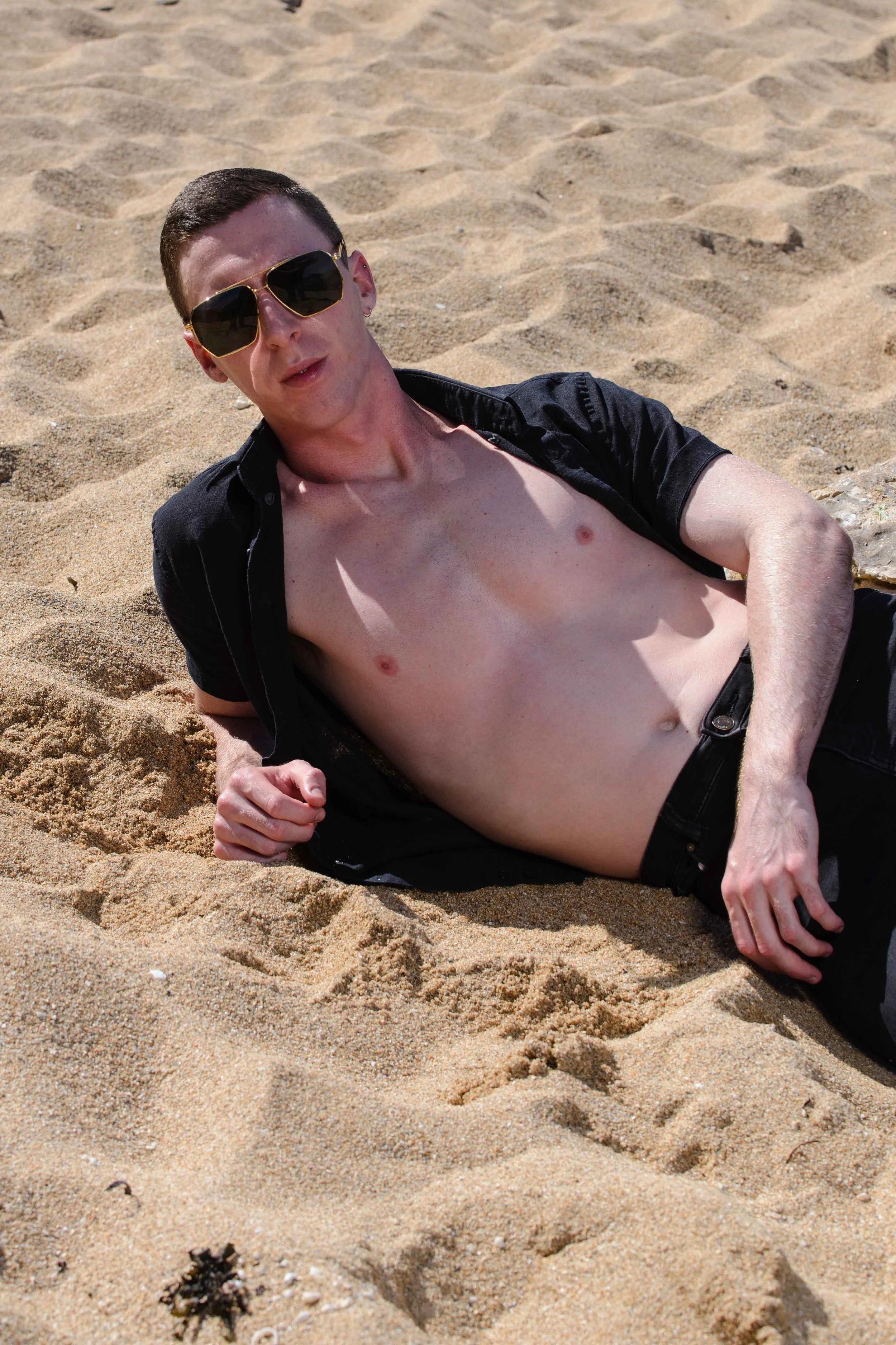 Jack Ryan Australian Fashion Model Instagram Influencer Tik Tok Celebrity V Shades Premium Luxury Sunglasses VS Brands Digital Media Holding Company Metallic Geometric Aviator Black and Gold.jpg