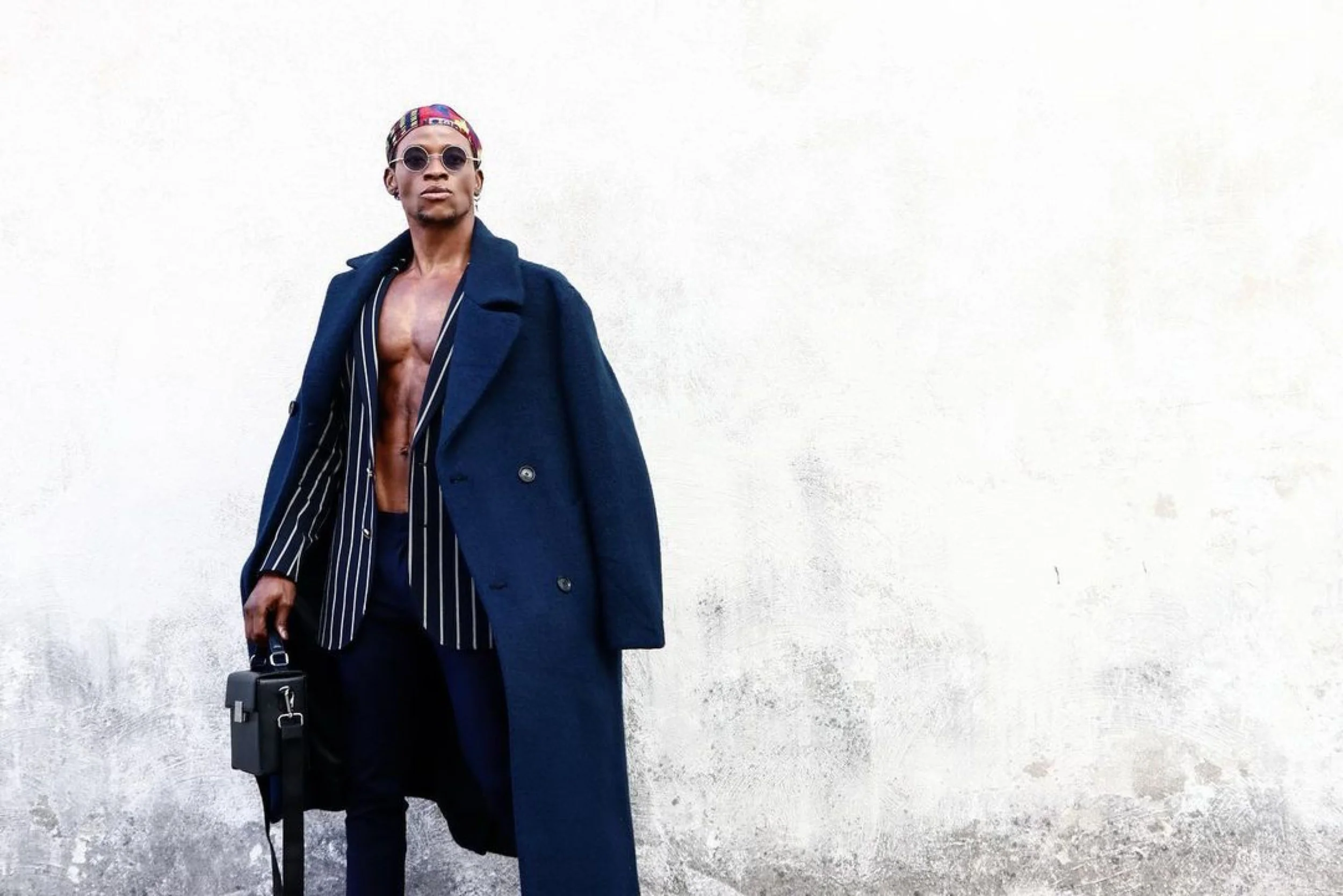 Rony Augustin model v shades sunglasses round lennon crush 8.JPG