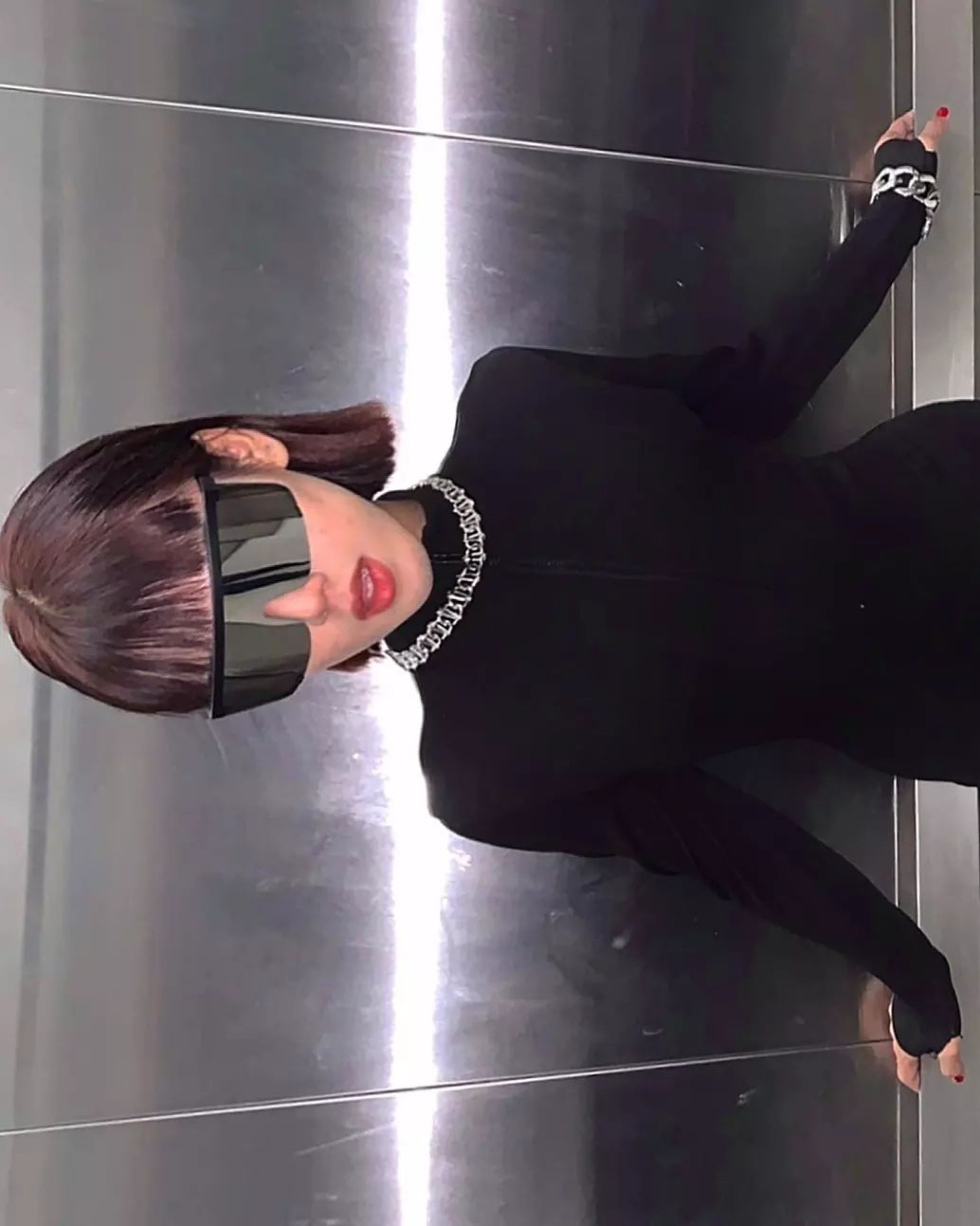 J Lo Fashion Model V Shades Sunglasses Boss Monolens 4.jpg