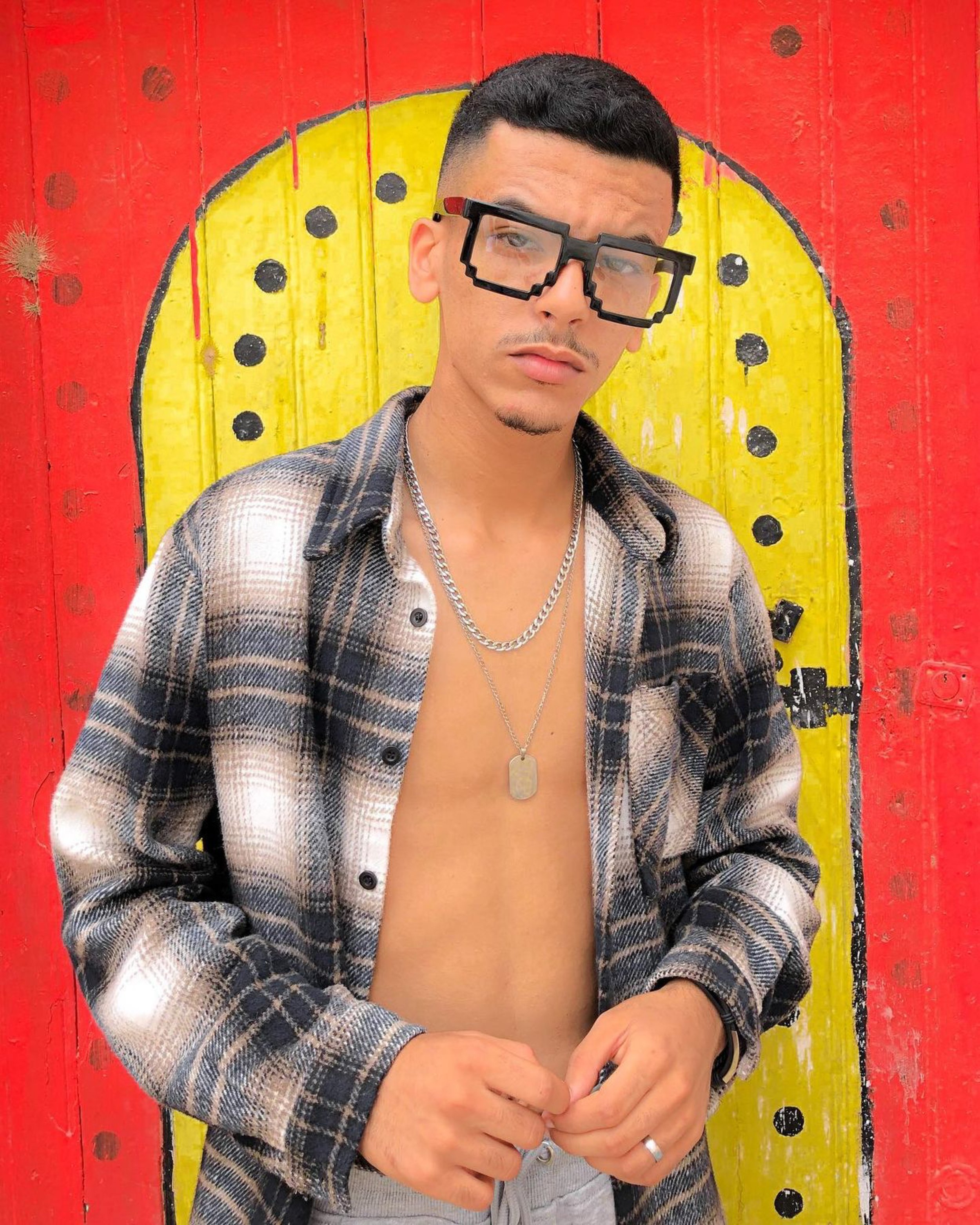 Mohamed Akhabar model v shades sunglasses gigabyte 2.JPG