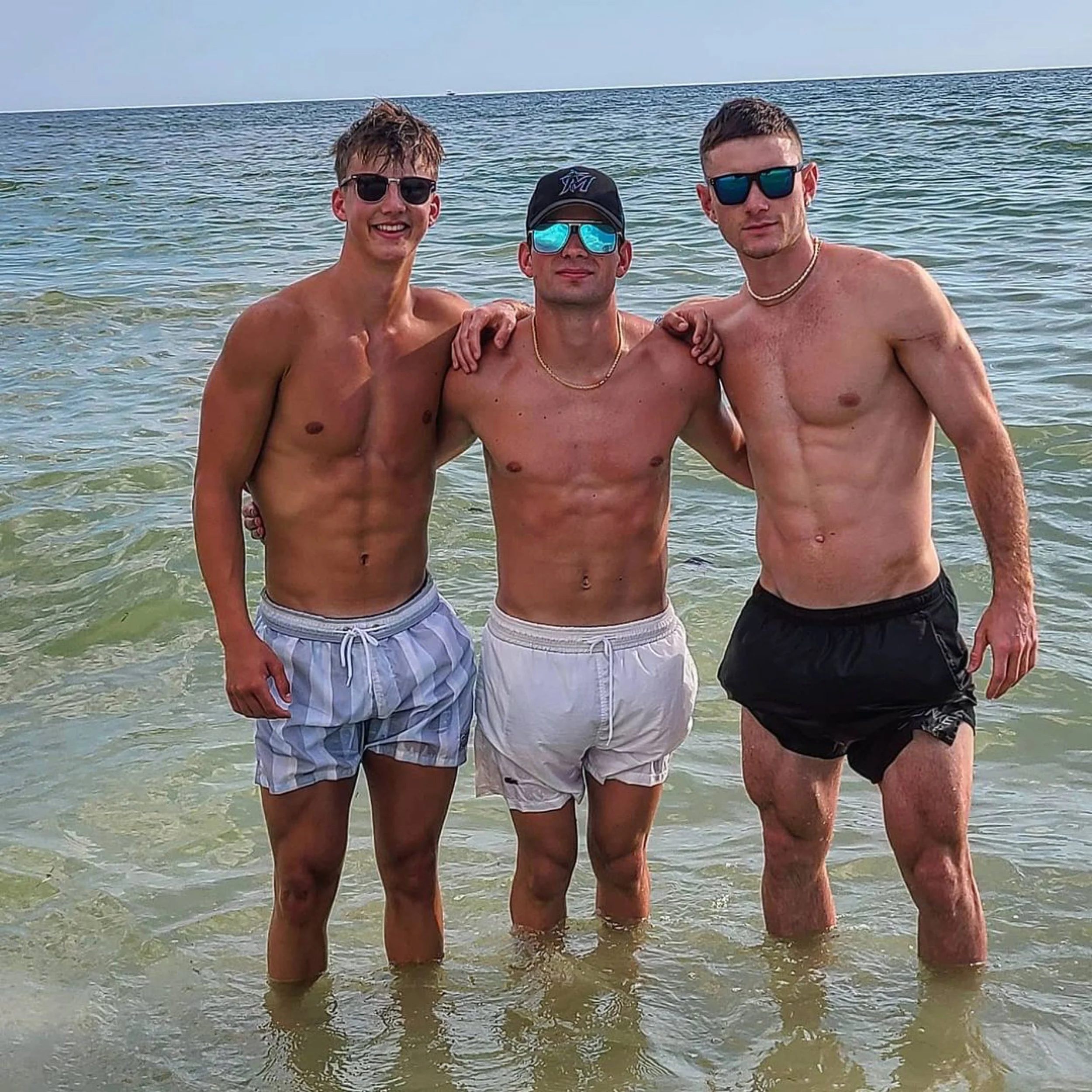 v-shades-warner-perry-real-club-master-chase-christian-signature-01-navigator-patrick-callahan-neon-square-polarized-beach-3-C.JPG