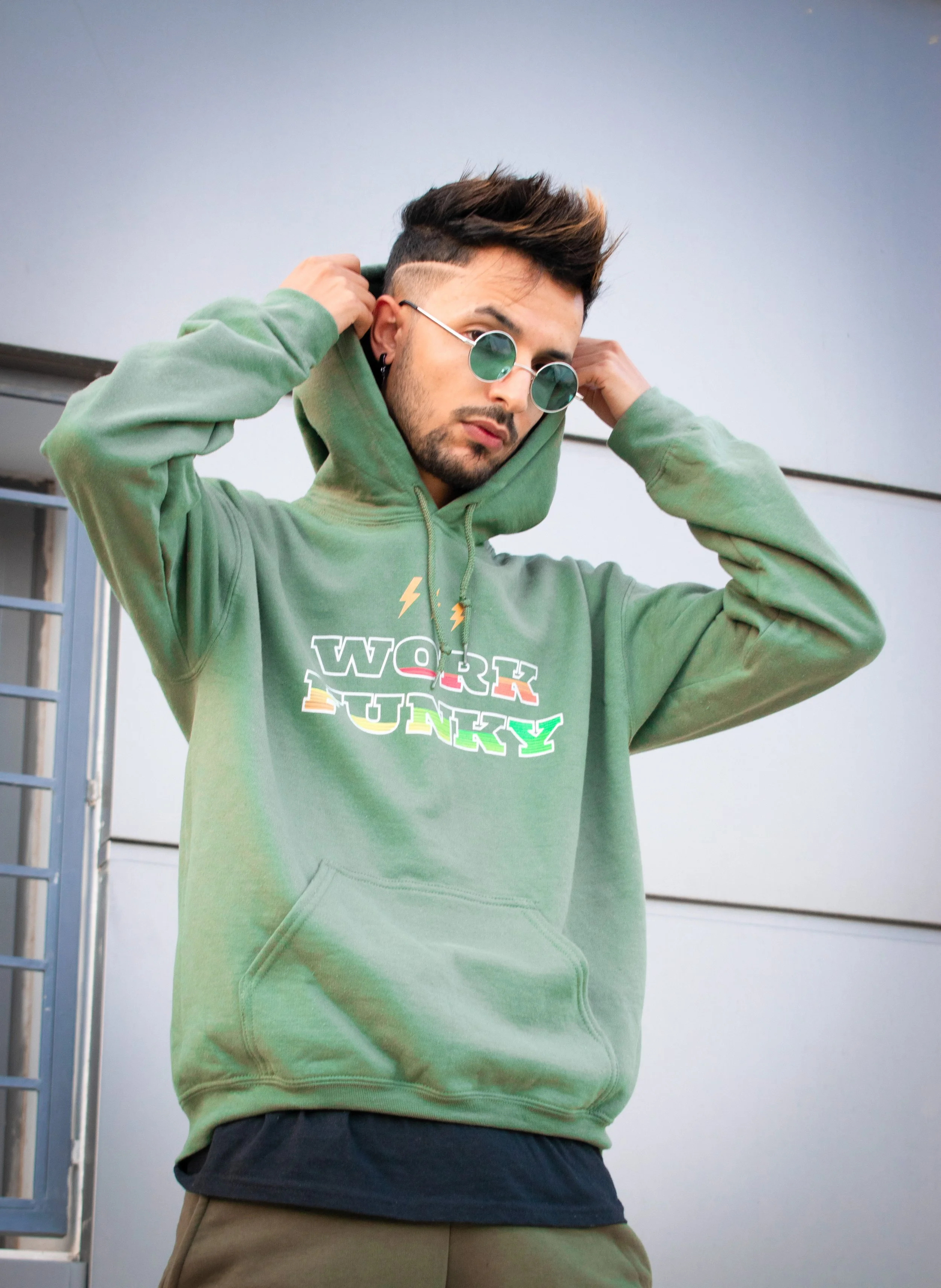 Saif Regaig model v shades sunglasses round lennon crush 12.JPG