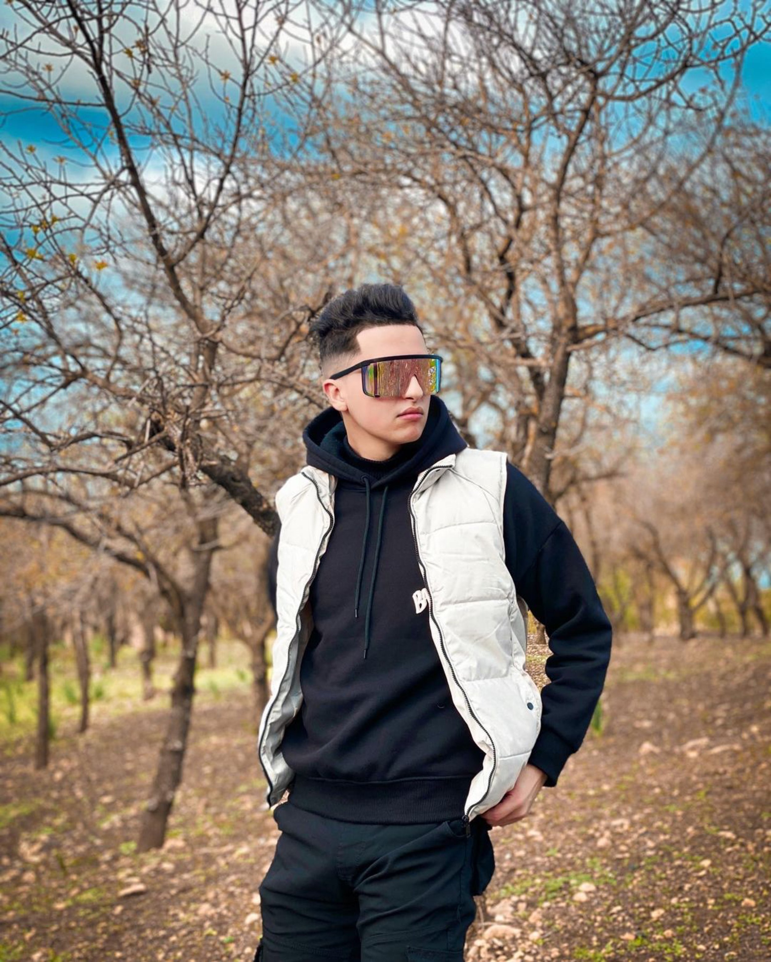 Yassine Pawlo Fashion Model V Shades Sunglasses Boss Oversized 6.JPG