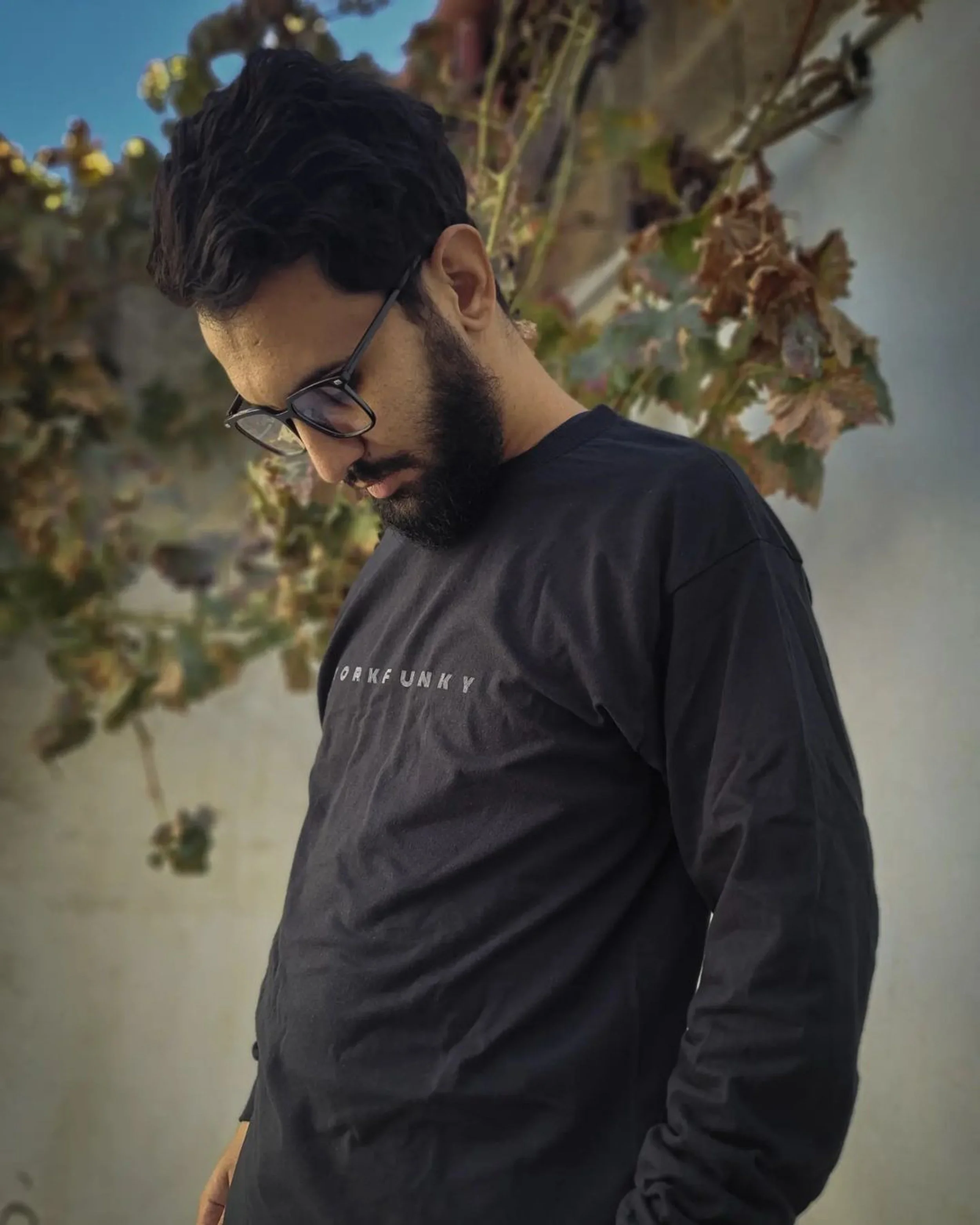 Wail Moumena Fashion Model V Shades Sunglasses Teach Glasses 1.jpg