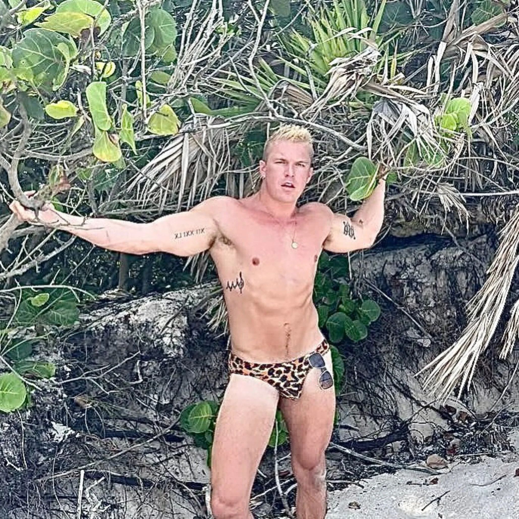 Drew haprer signature 01 navigator sunglasses v shades premium.JPG