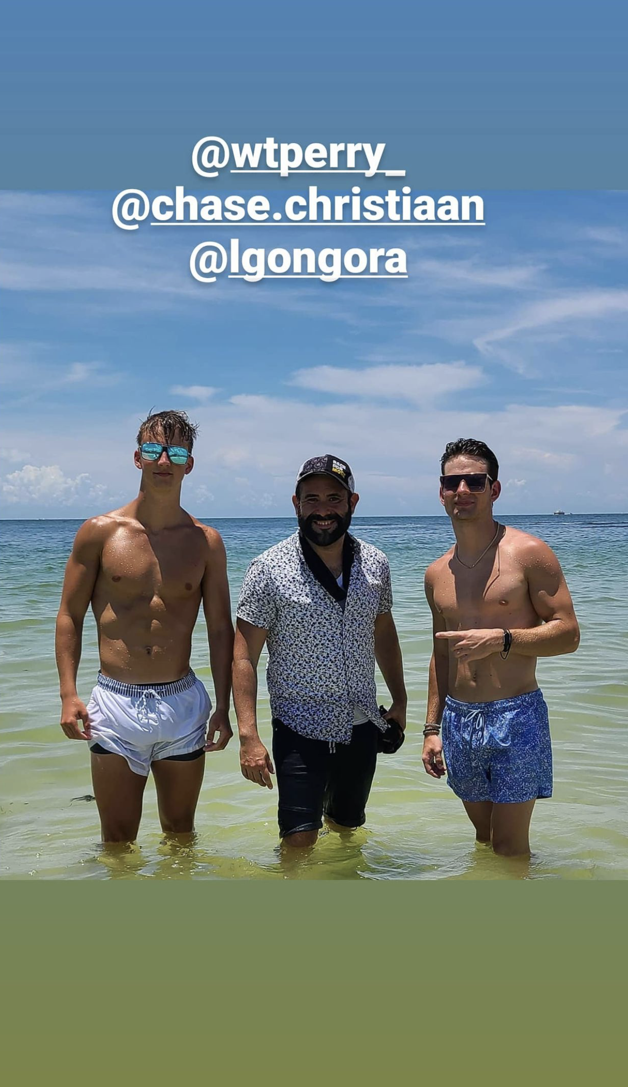 v-shades-warner-perry-signature-01-navigator-chase-christian-track-oversized-shield-leandro-gongora-beach-1-A.PNG