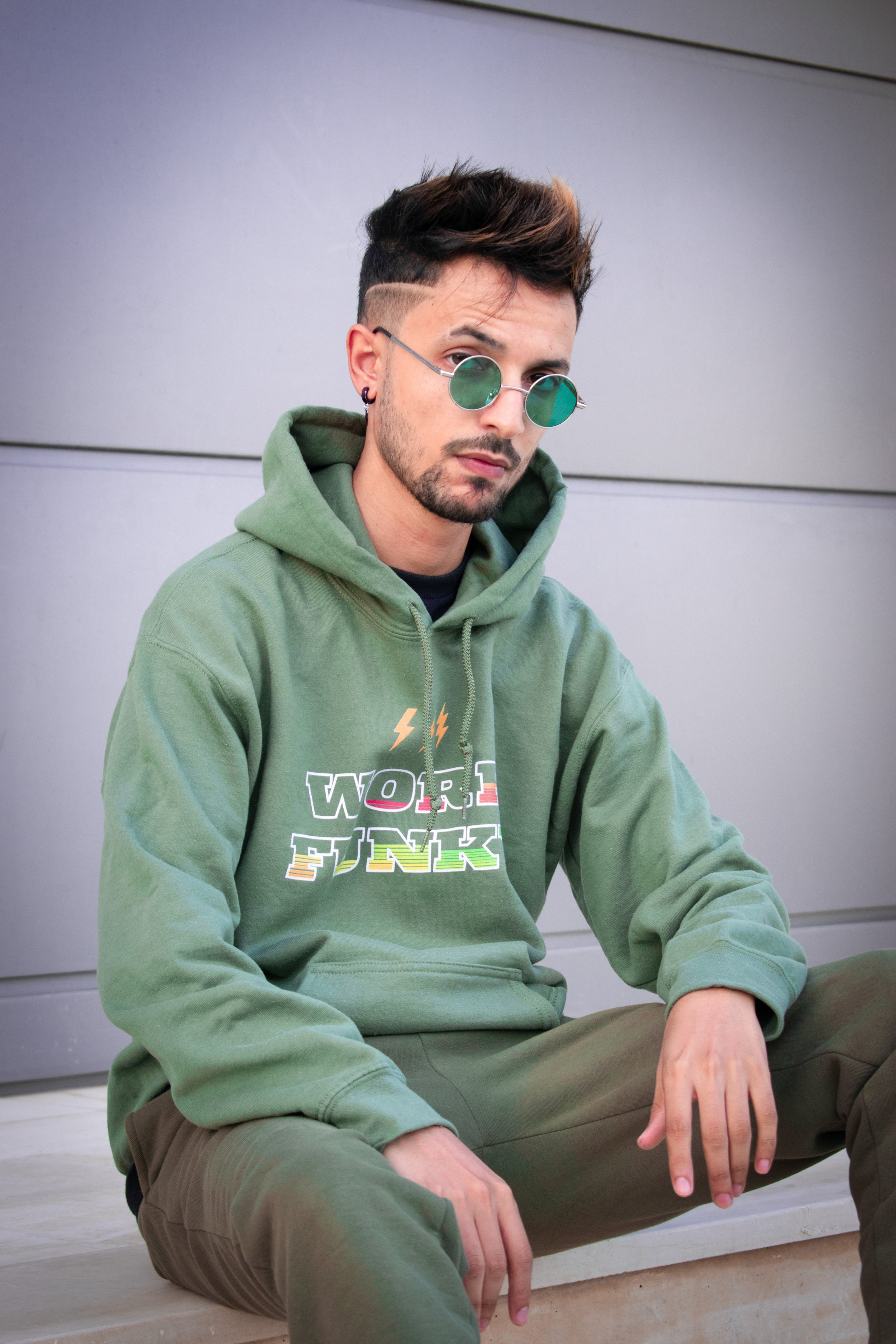 Saif Regaig model v shades sunglasses round lennon crush 8.JPG