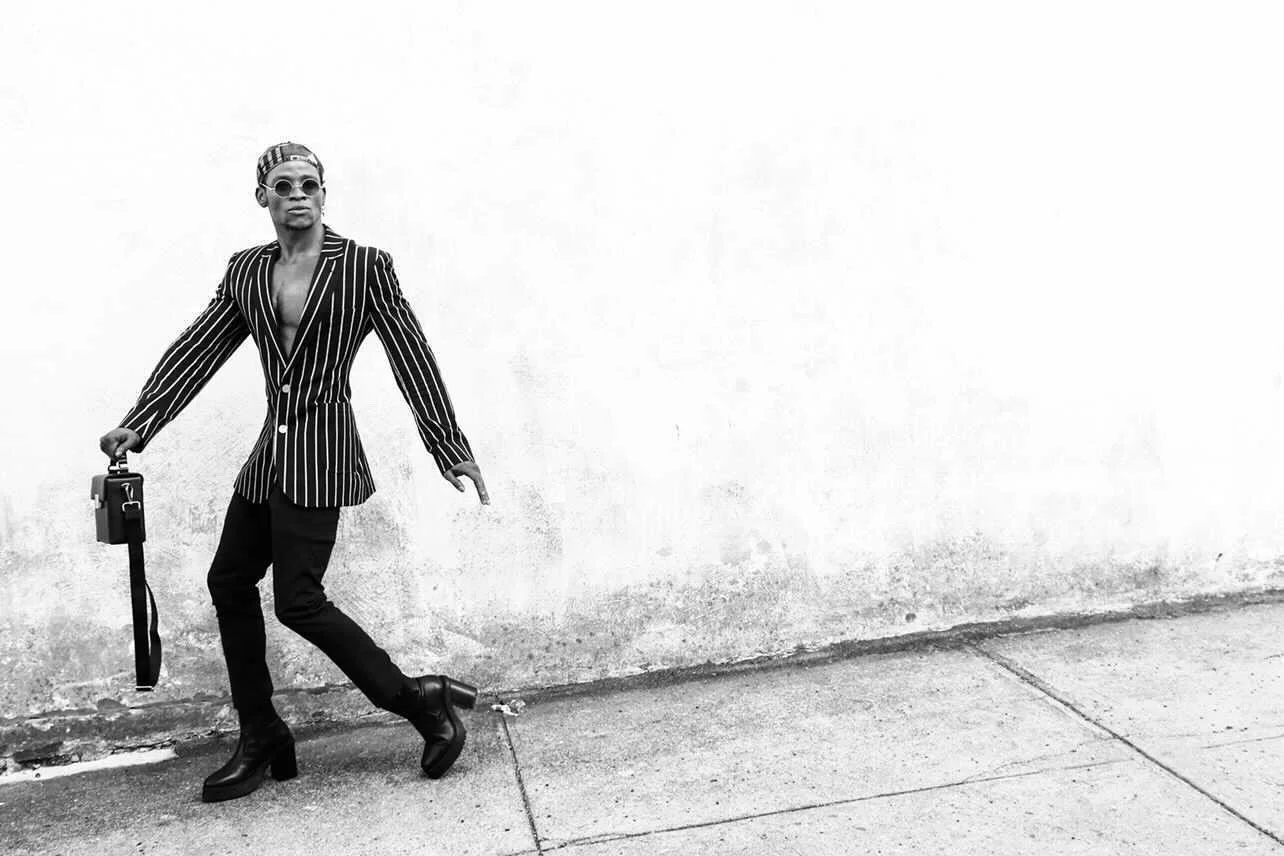 Rony Augustin model v shades sunglasses round lennon crush 11.JPG