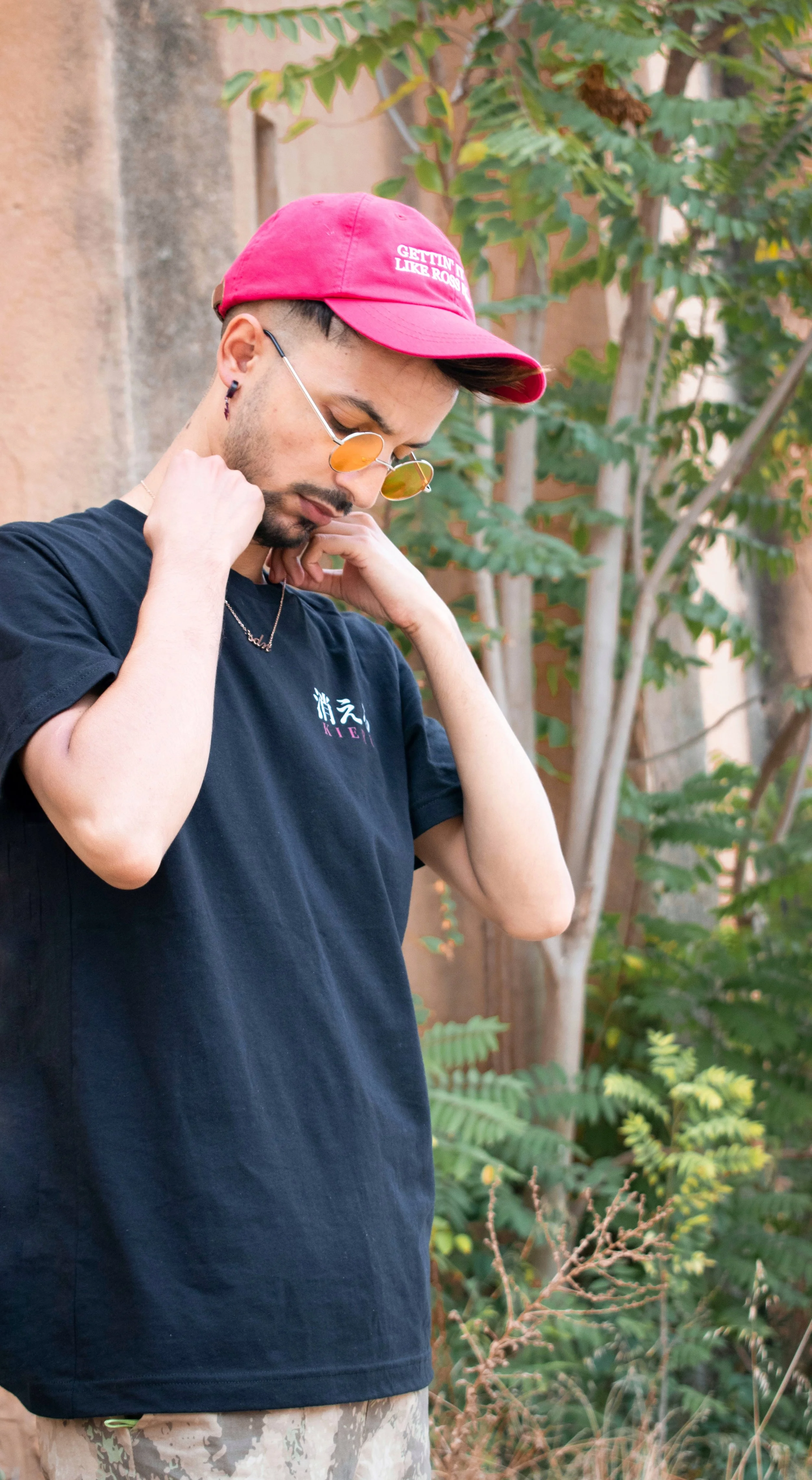 Saif Regaig model v shades sunglasses round lennon crush 4.JPG